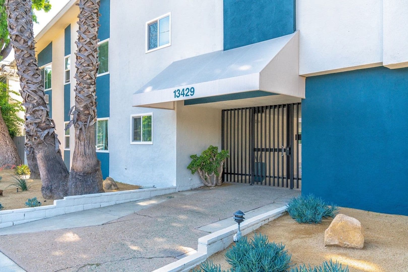 Sherman Oaks Apartment: 13429 Moorpark St.