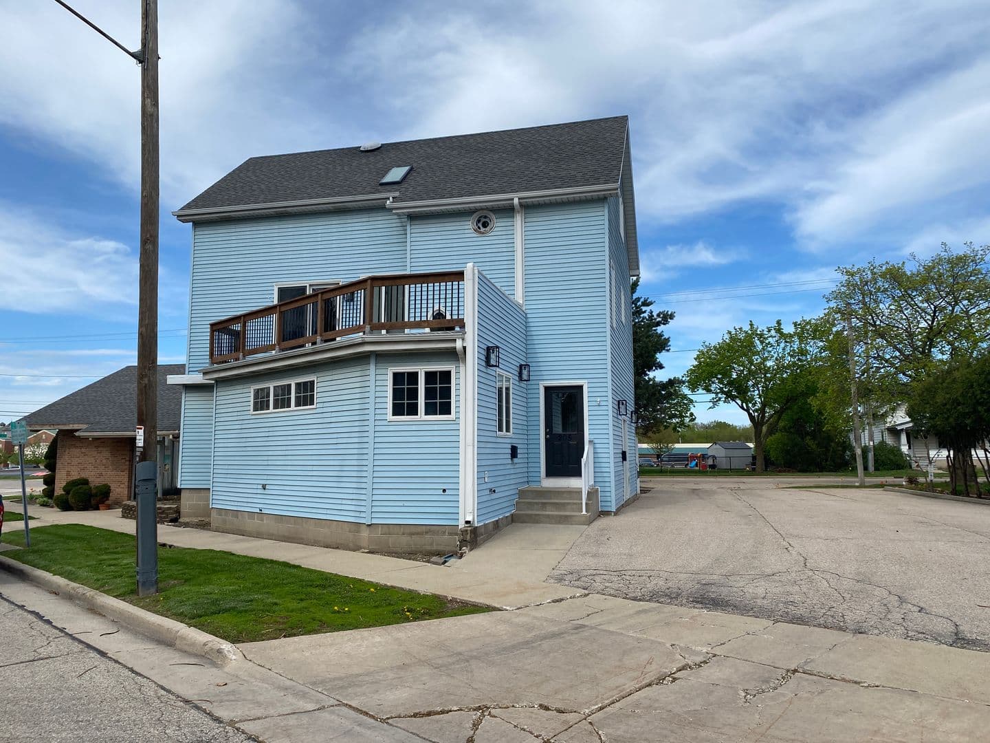 Burlington Apartment: 201 S. Pine St.