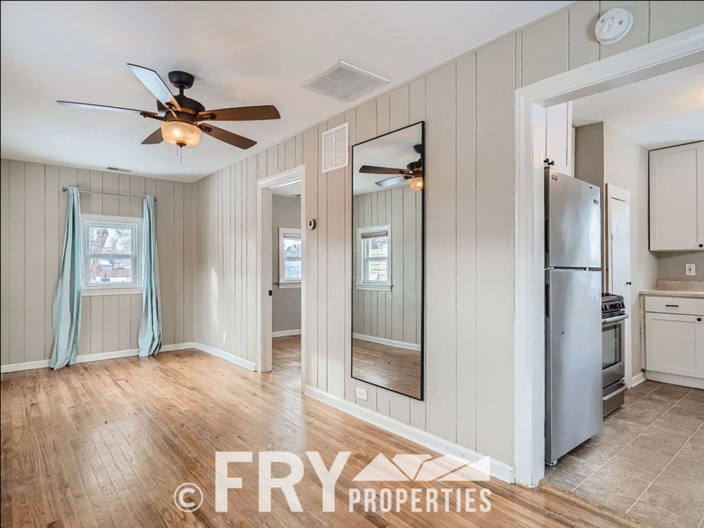 Lakewood House: 98 S Newland Street