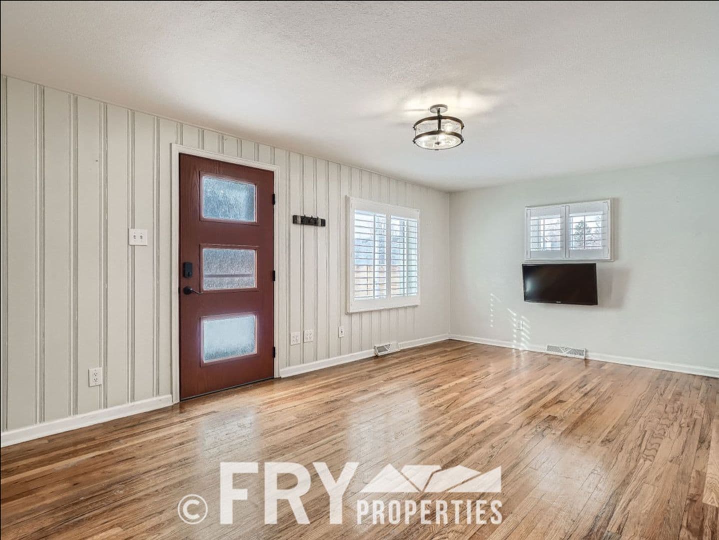 Lakewood House: 98 S Newland Street