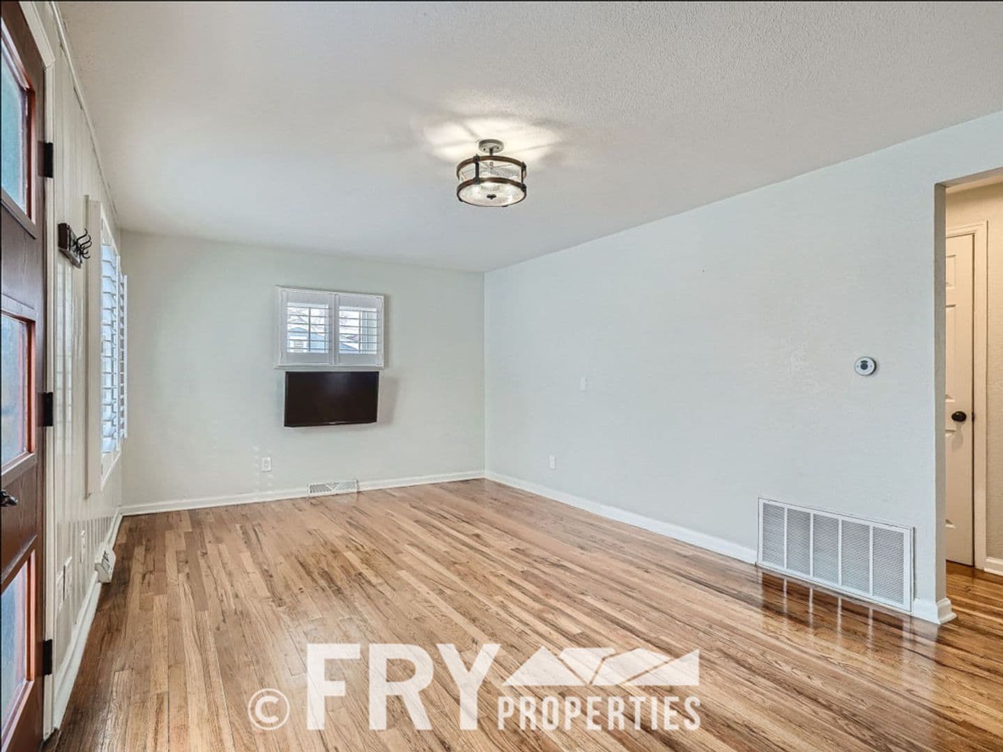 Lakewood House: 98 S Newland Street