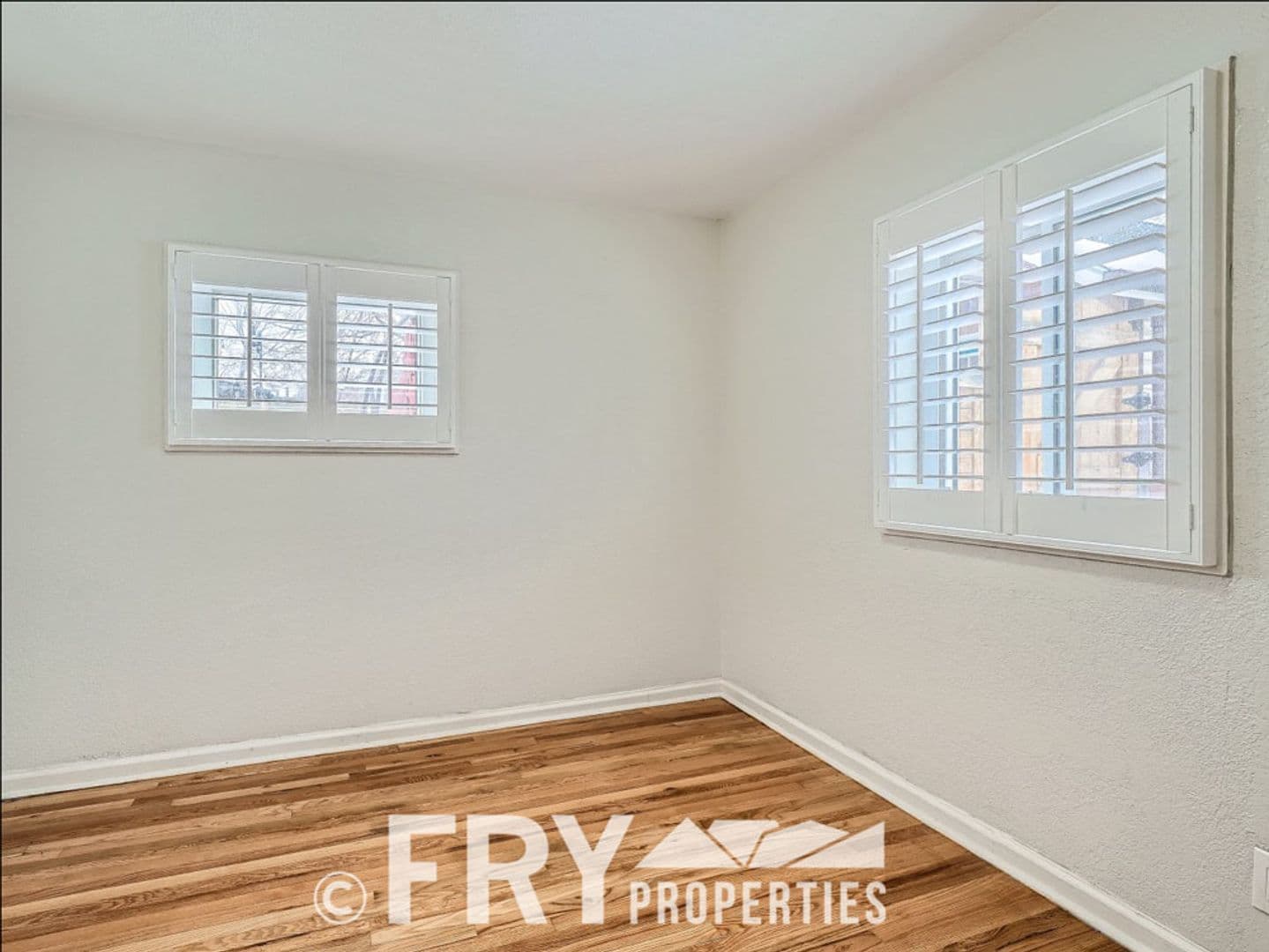 Lakewood House: 98 S Newland Street