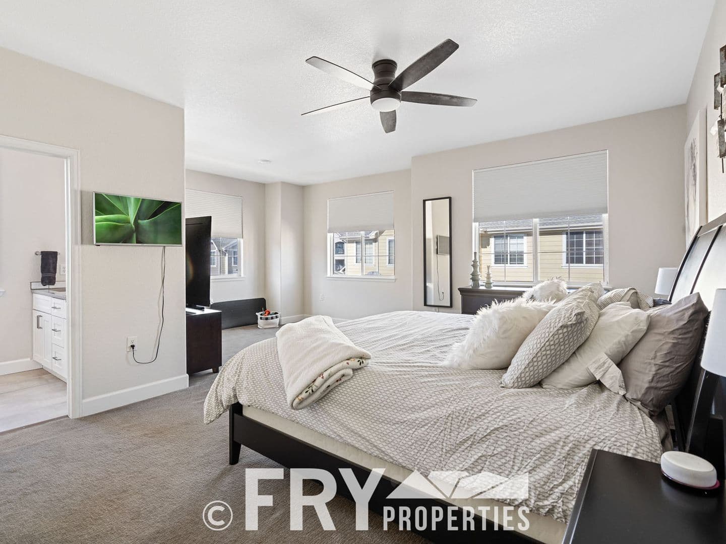 Aurora House: 16108 E Geddes Dr