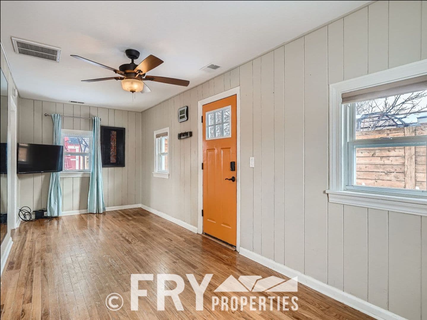 Lakewood House: 98 S Newland Street