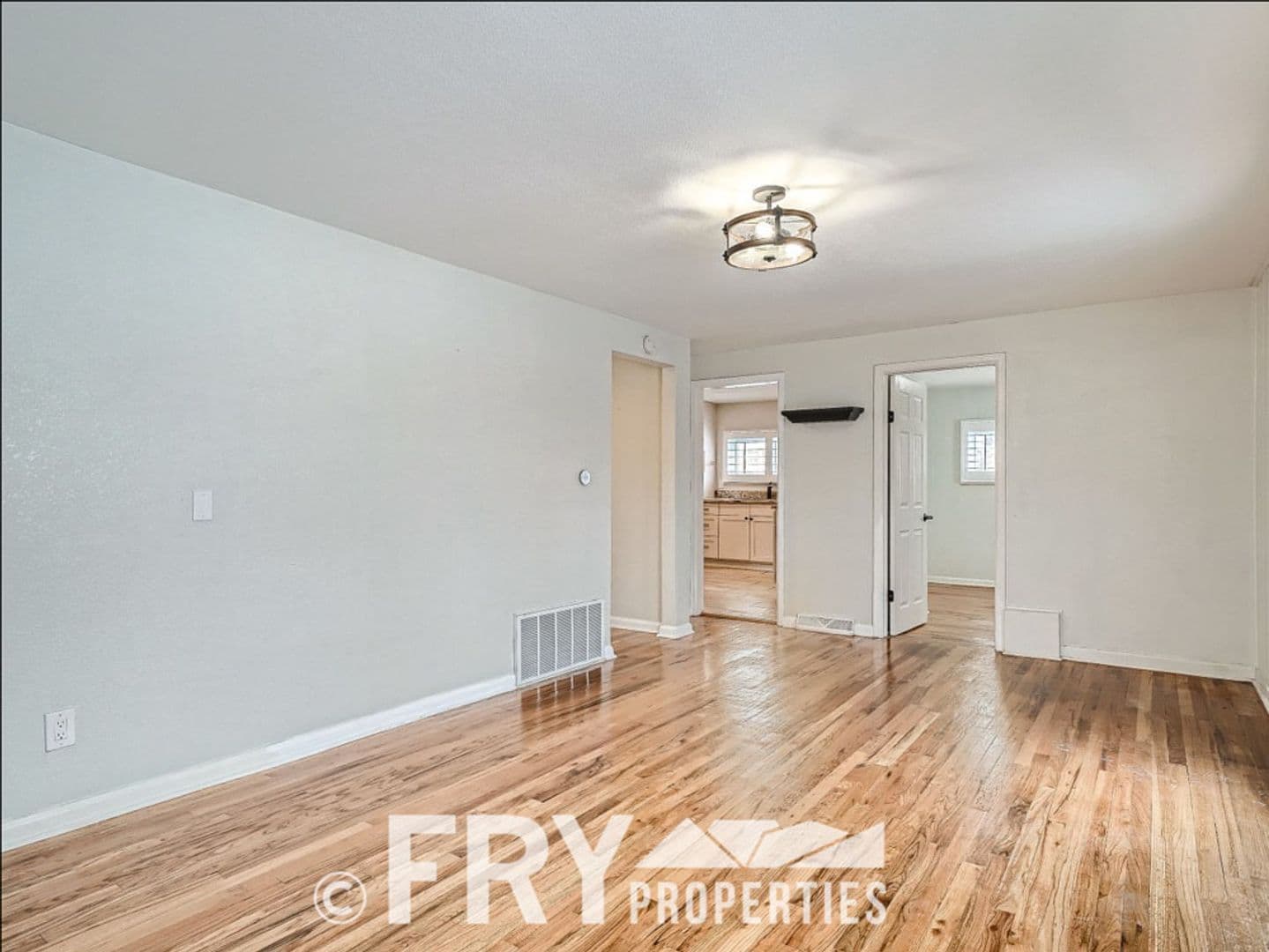 Lakewood House: 98 S Newland Street