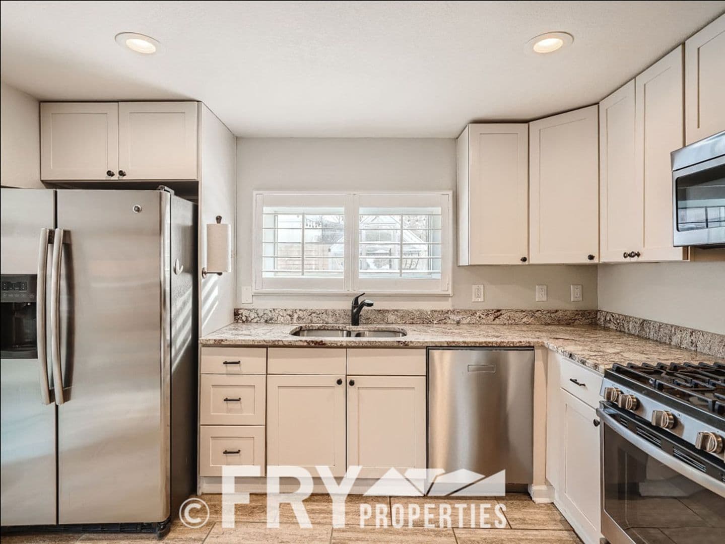 Lakewood House: 98 S Newland Street