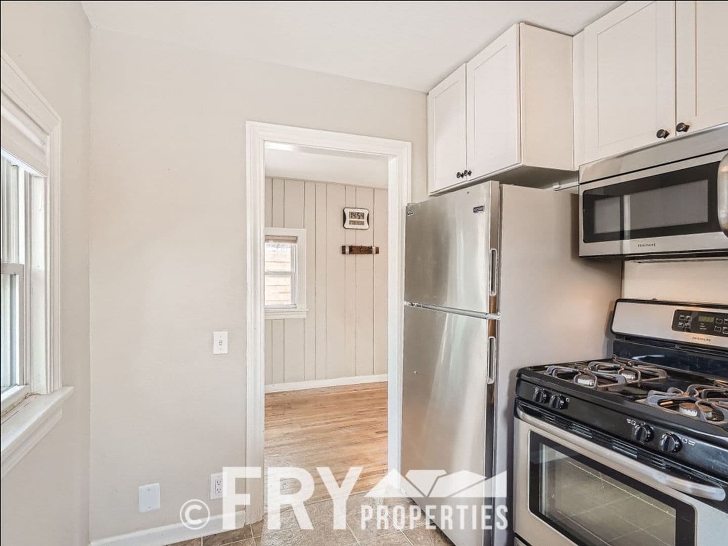 Lakewood House: 98 S Newland Street