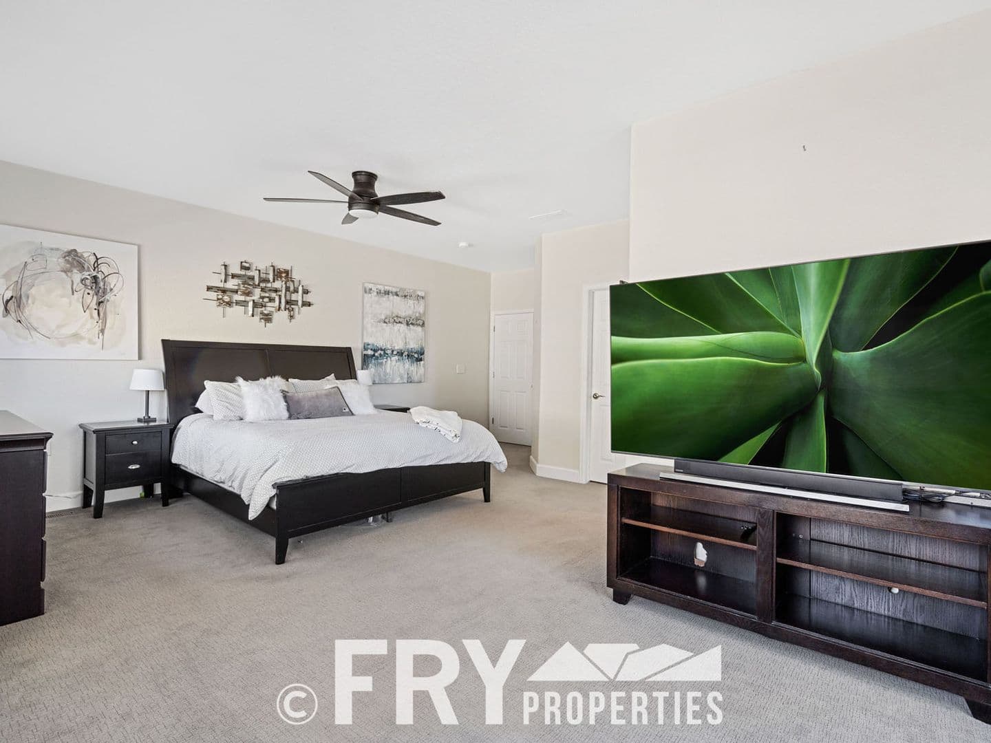 Aurora House: 16108 E Geddes Dr