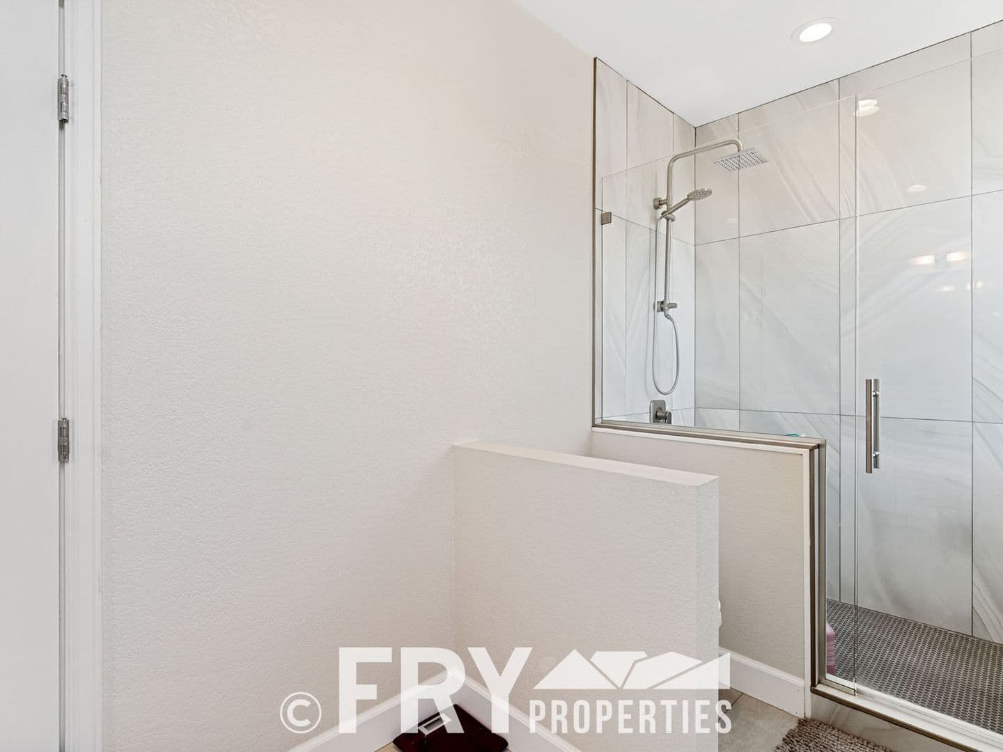 Aurora House: 16108 E Geddes Dr