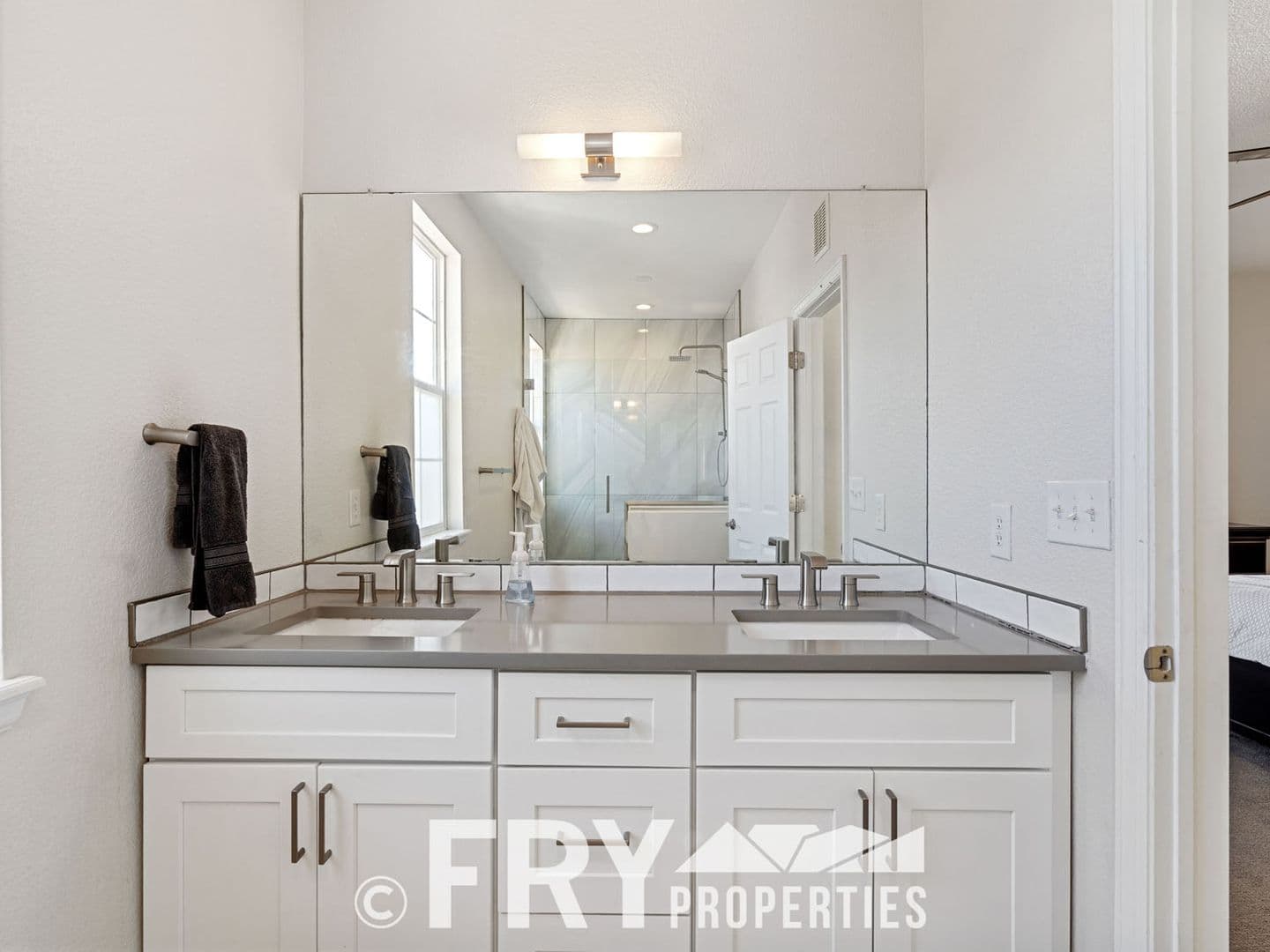 Aurora House: 16108 E Geddes Dr