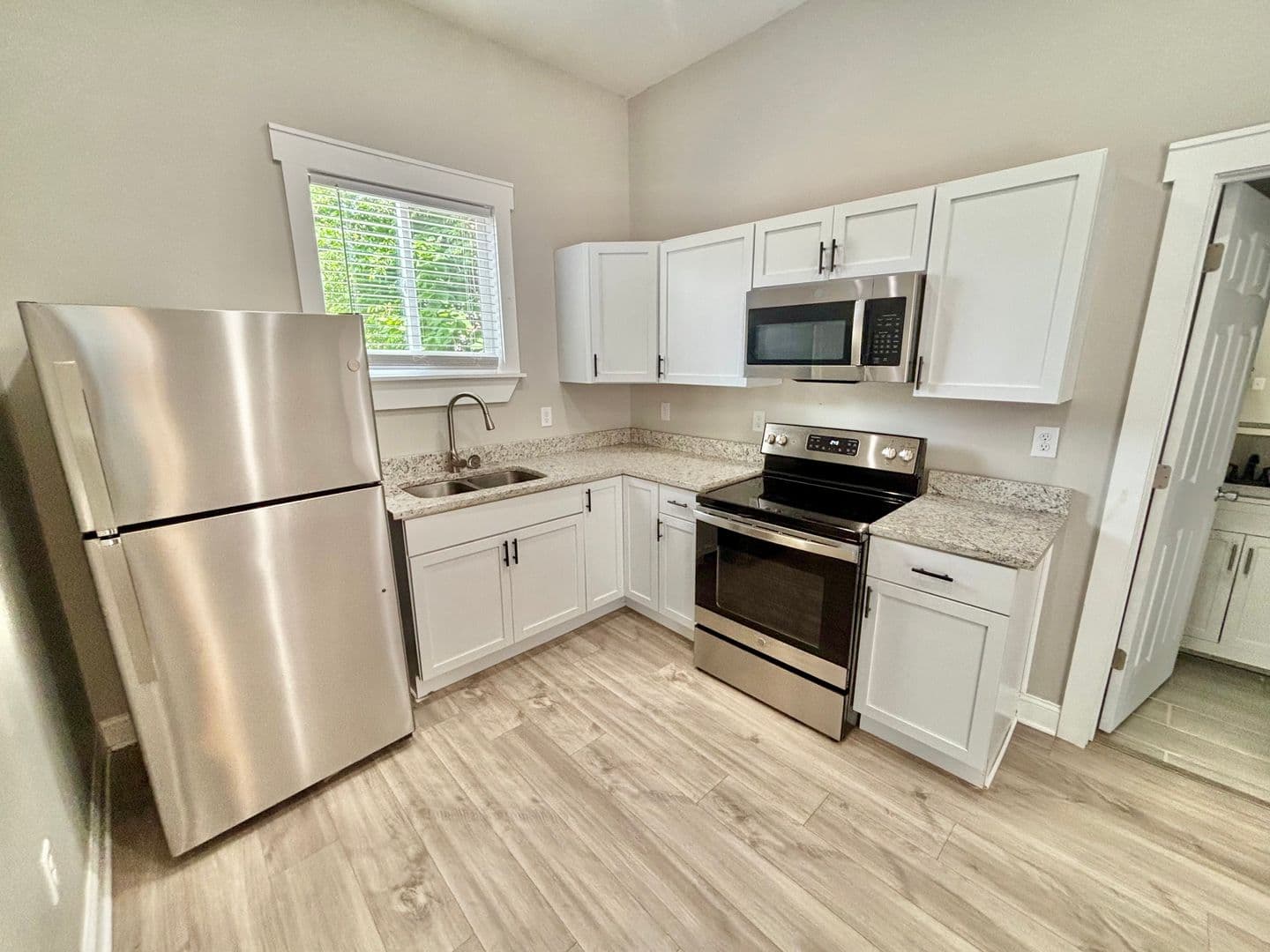 Louisville House: 513 S 24th St
