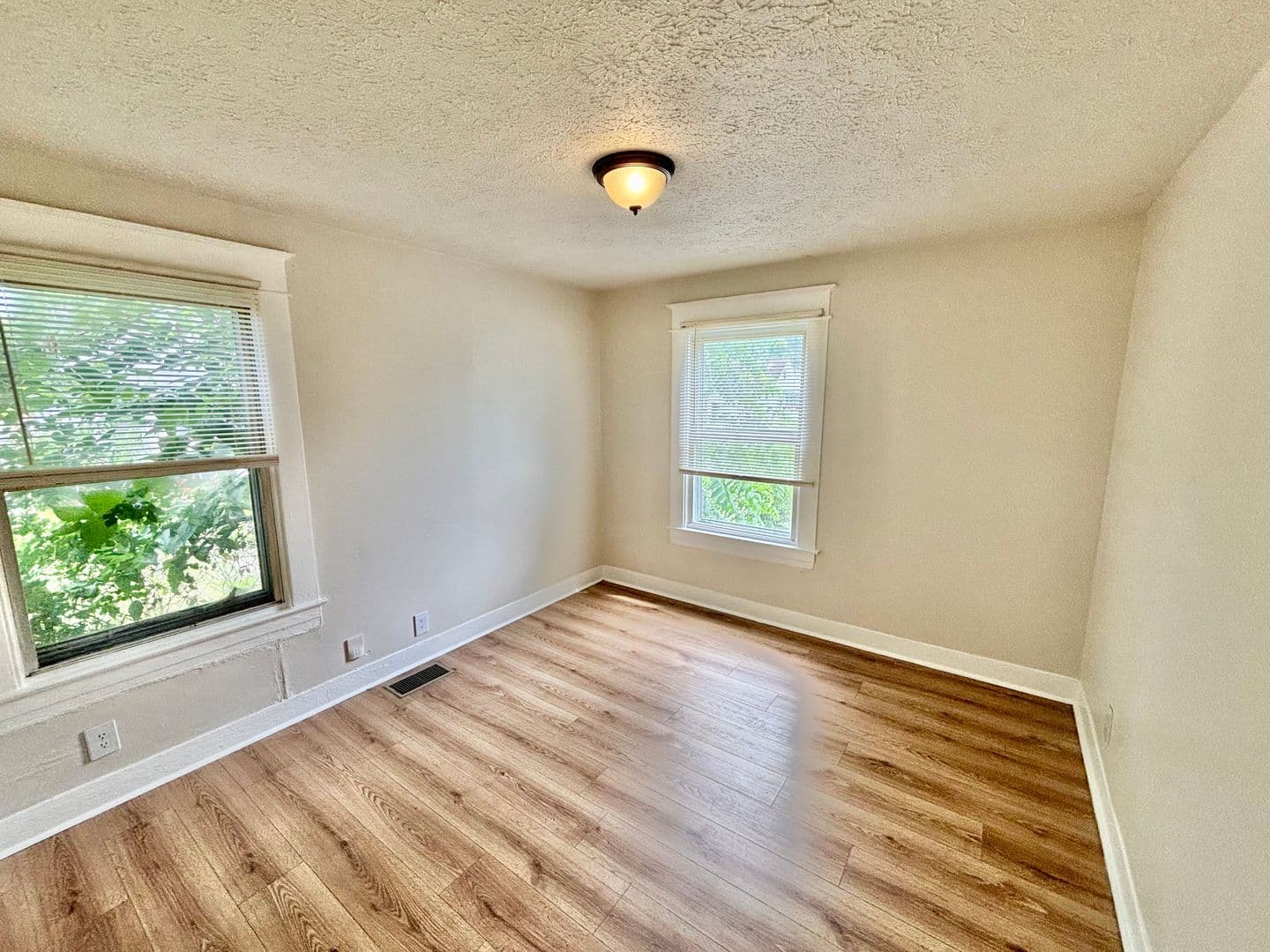 Louisville House: 3911 Larkwood Ave