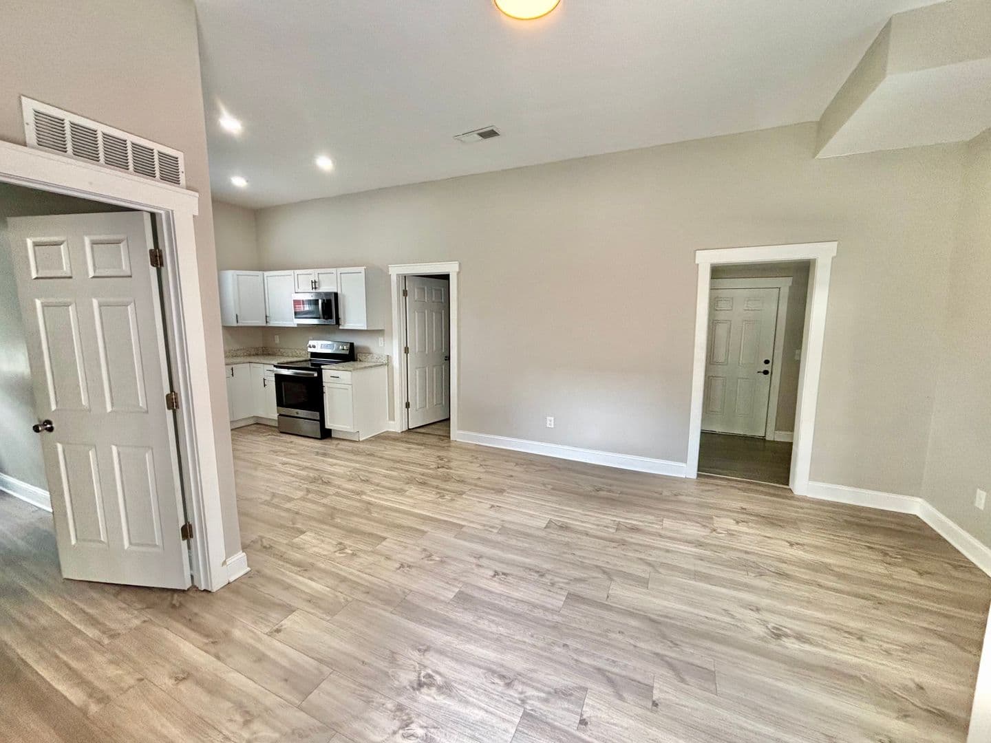 Louisville House: 513 S 24th St