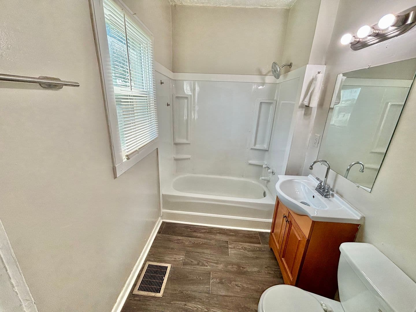 Louisville House: 2612 Hale Ave