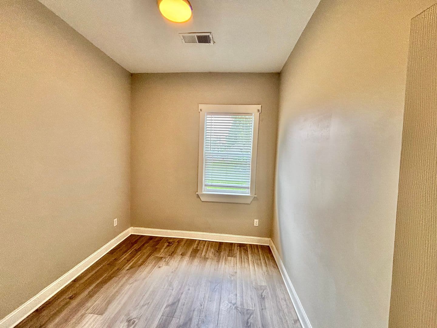 Louisville House: 513 S 24th St