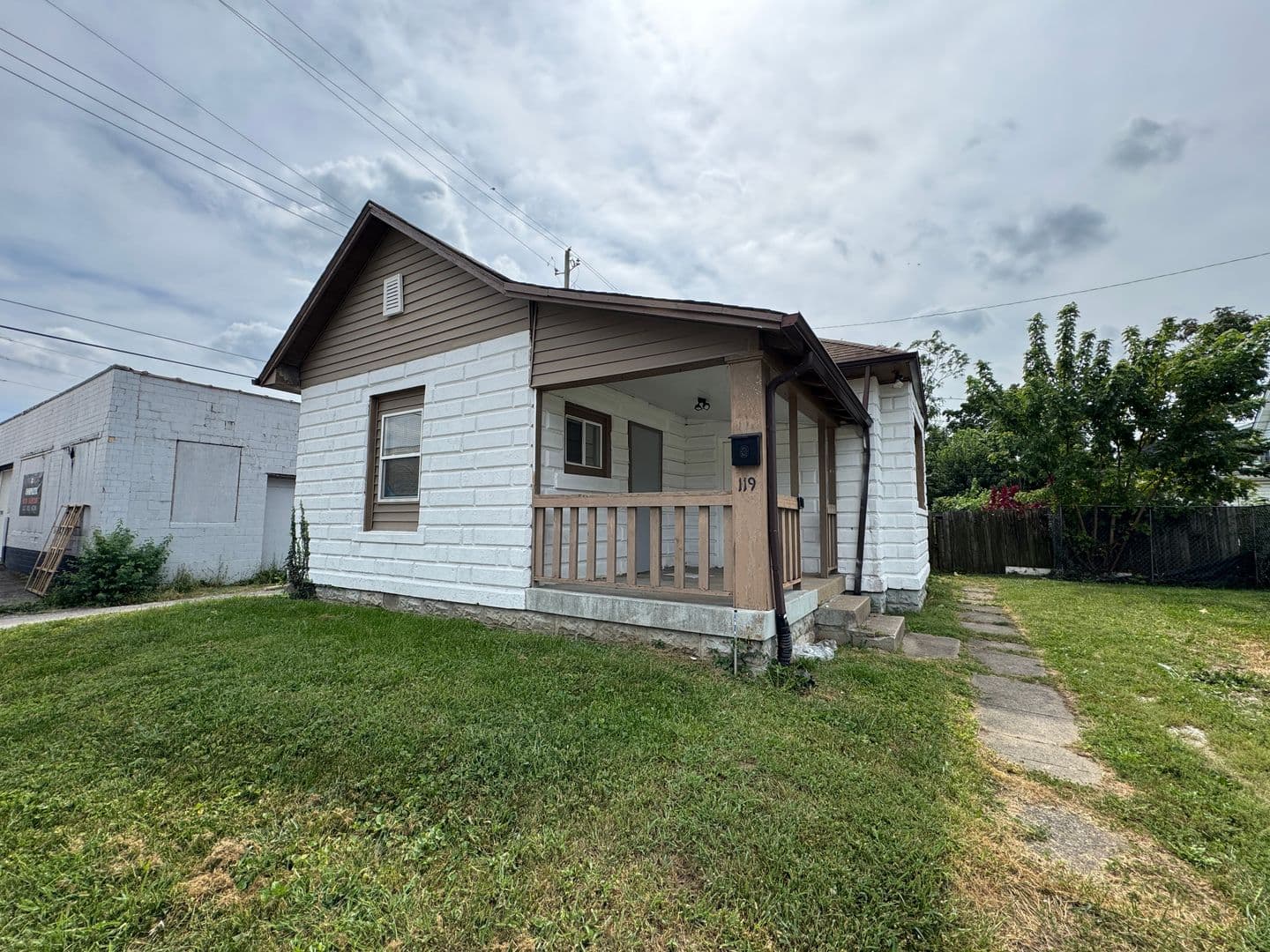 Indianapolis House: 119 W 39th St