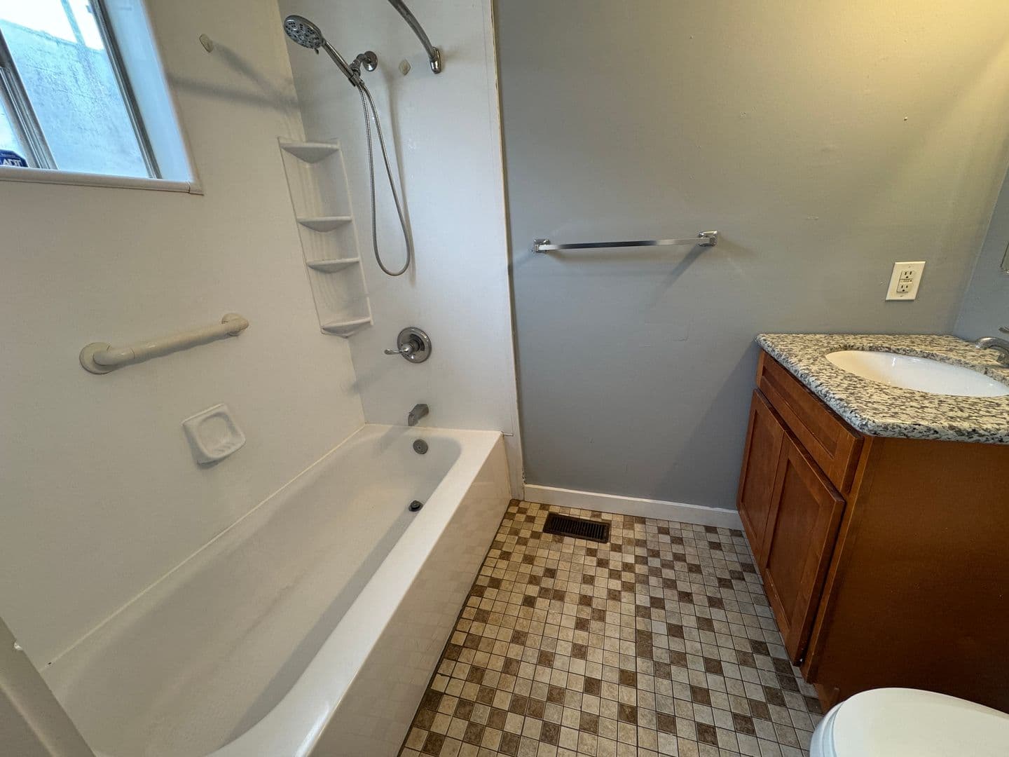 Indianapolis House: 119 W 39th St