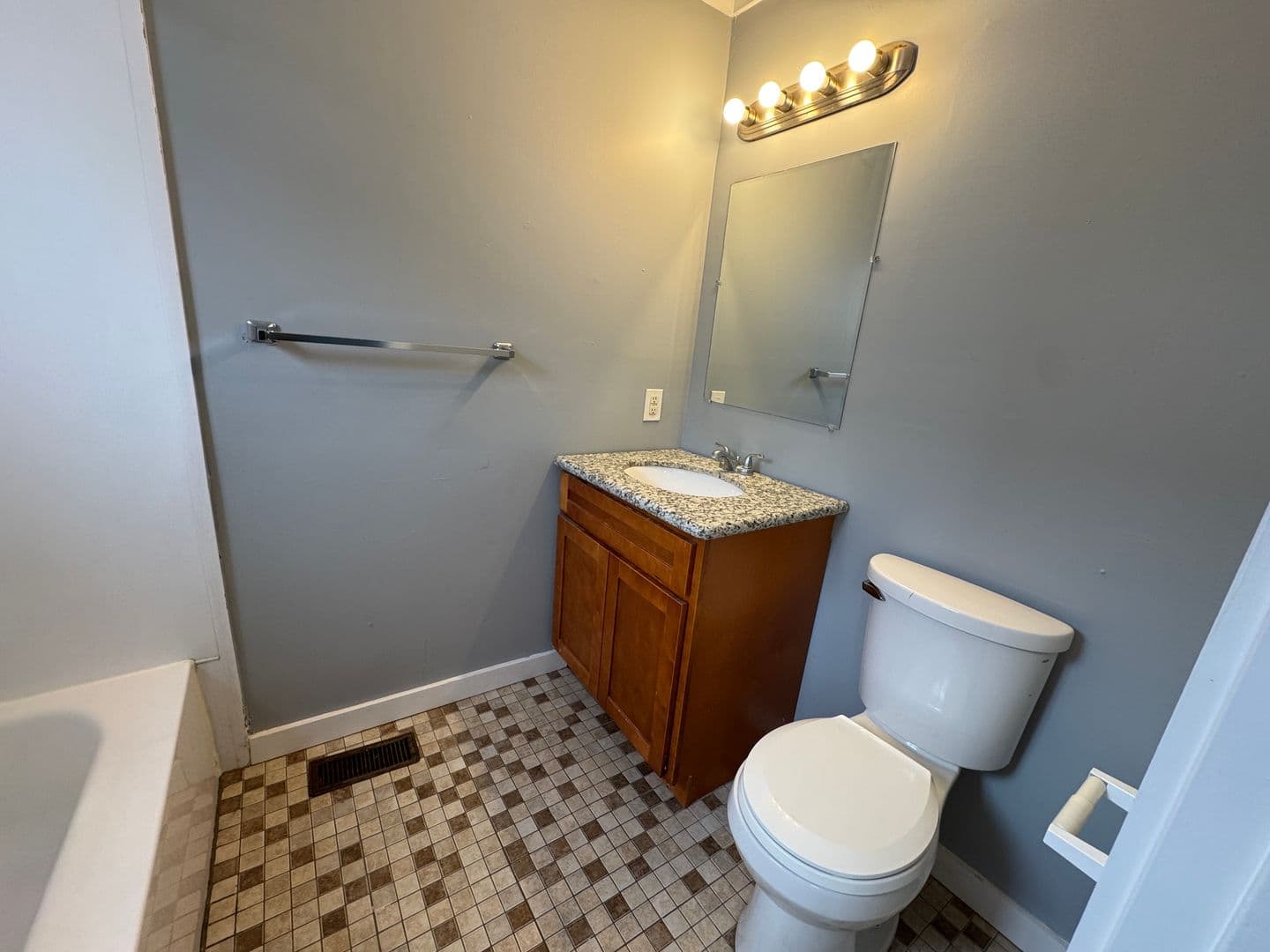 Indianapolis House: 119 W 39th St