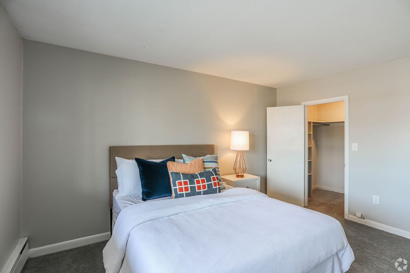 Natick Apartment: 8 LAKEVIEW GDNS