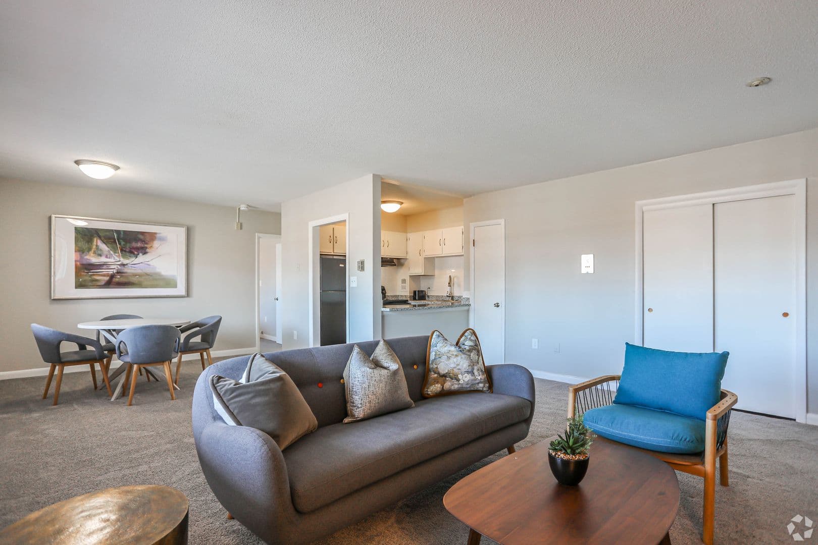 Natick Apartment: 8 LAKEVIEW GDNS