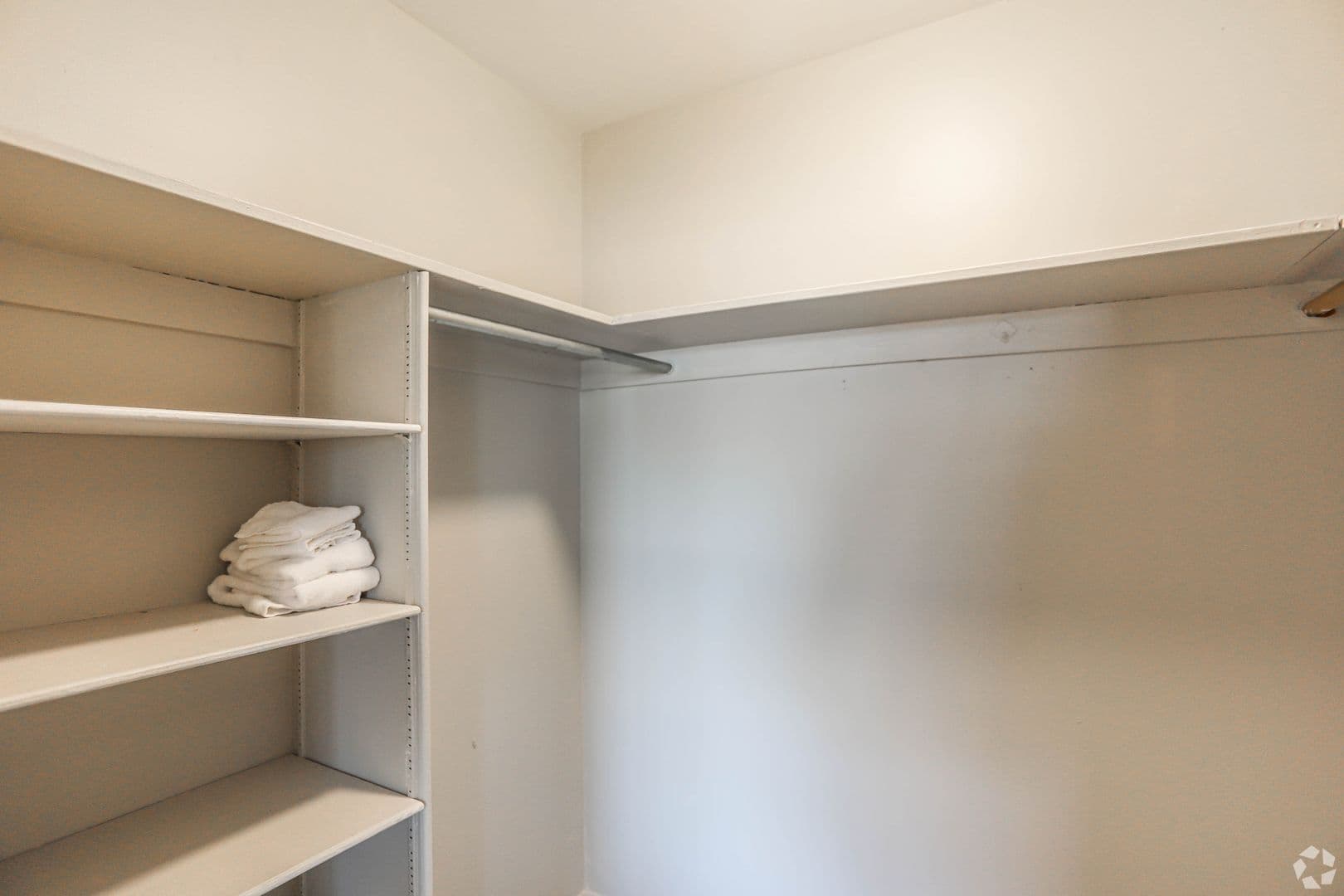 Natick Apartment: 8 LAKEVIEW GDNS