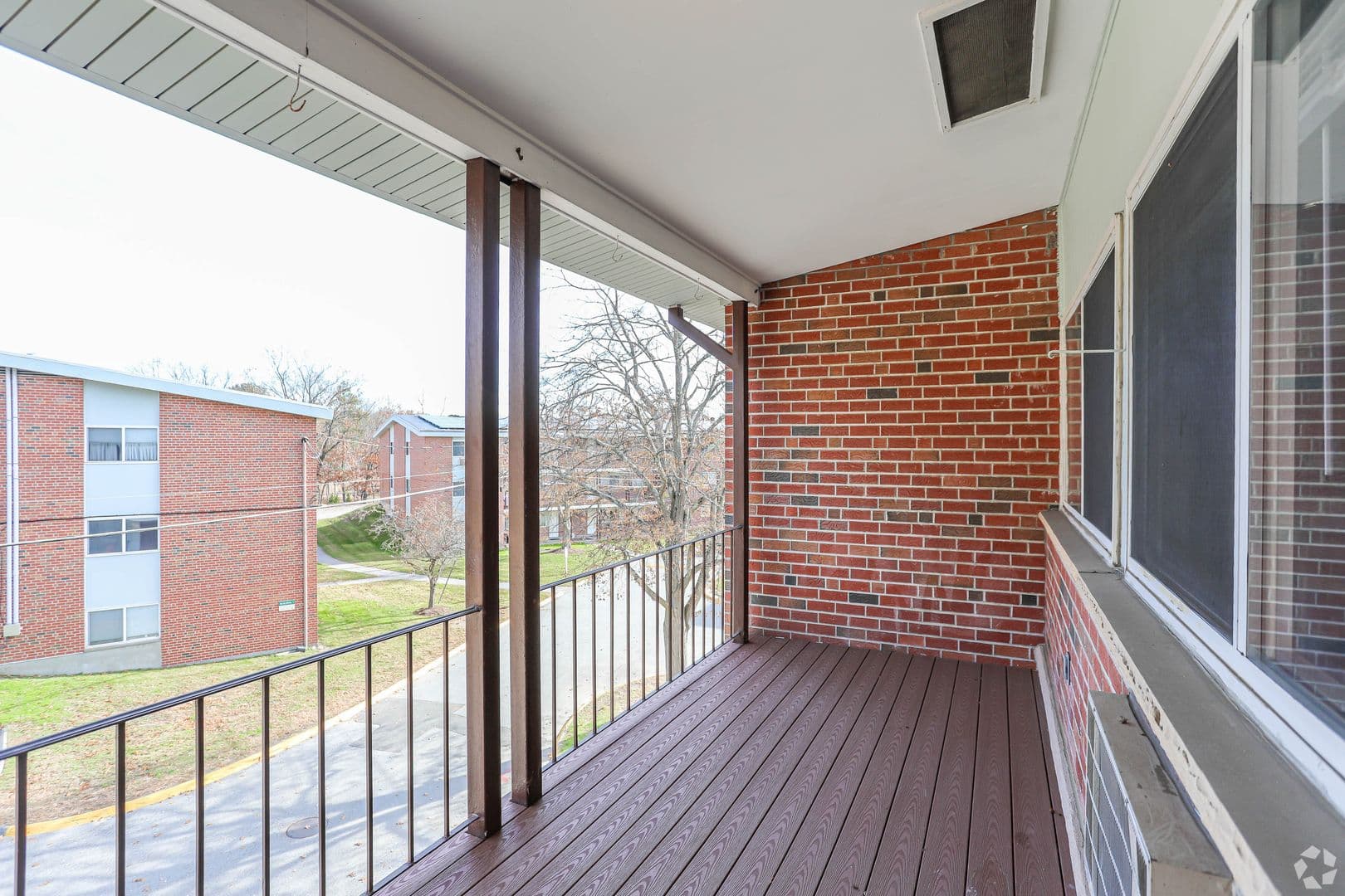 Natick Apartment: 8 LAKEVIEW GDNS