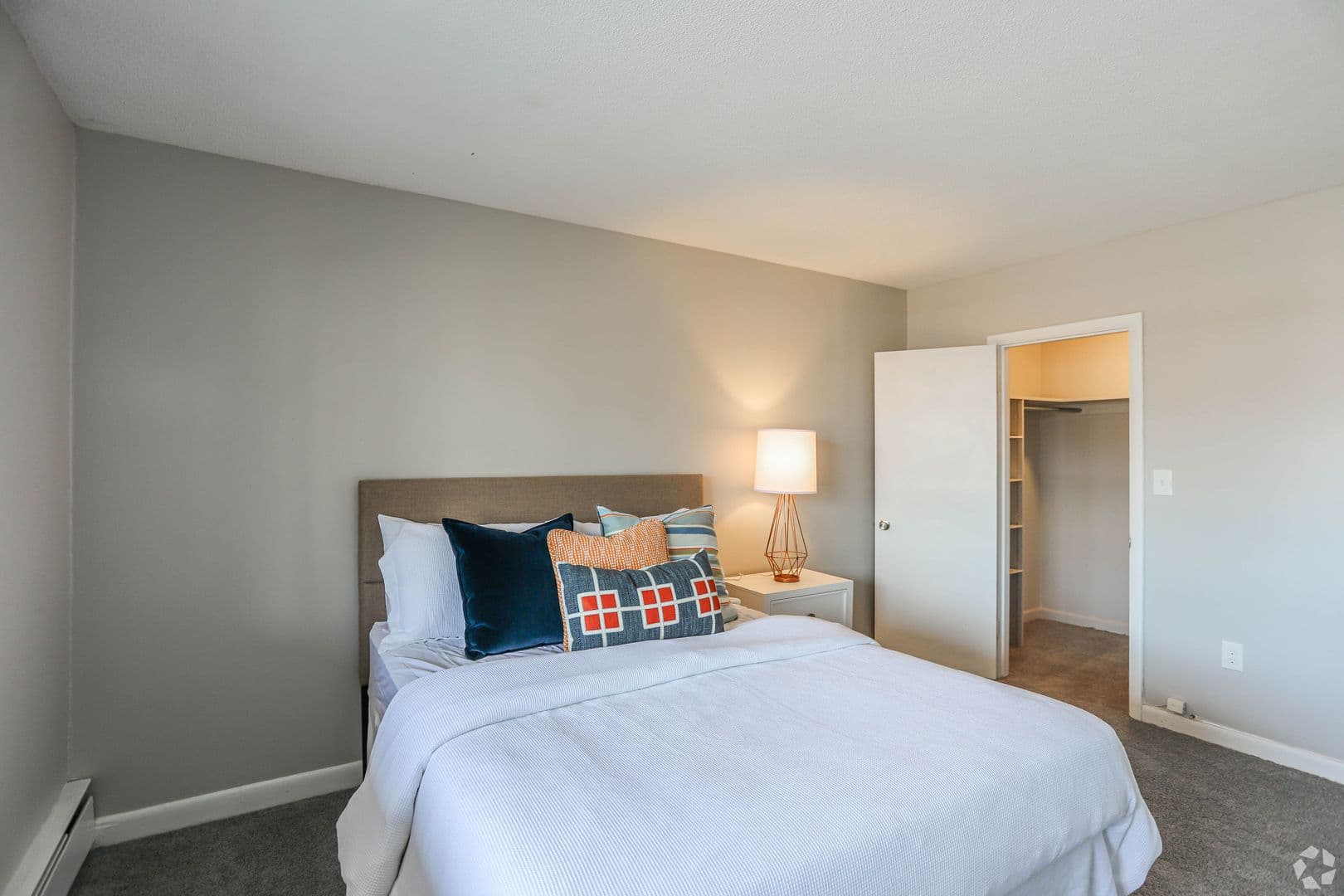 Natick Apartment: 8 LAKEVIEW GDNS