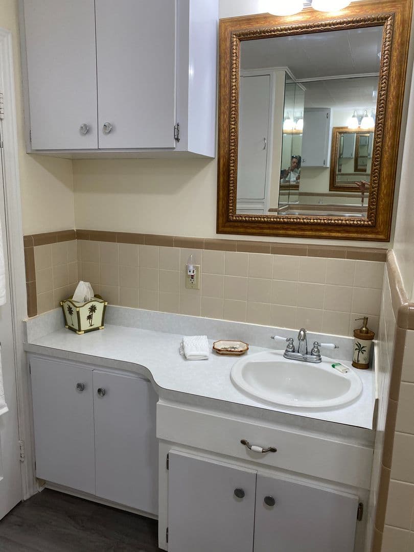 Nokomis House: 908 Albee Rd - Nokomis Beachy Bungalow