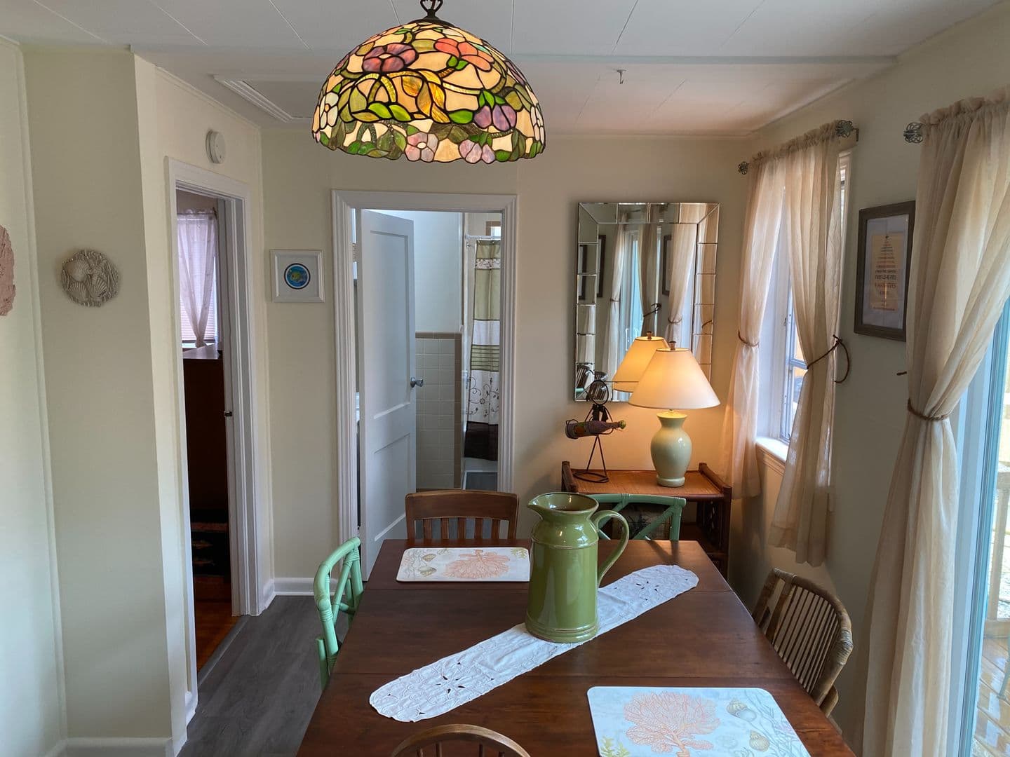 Nokomis House: 908 Albee Rd - Nokomis Beachy Bungalow
