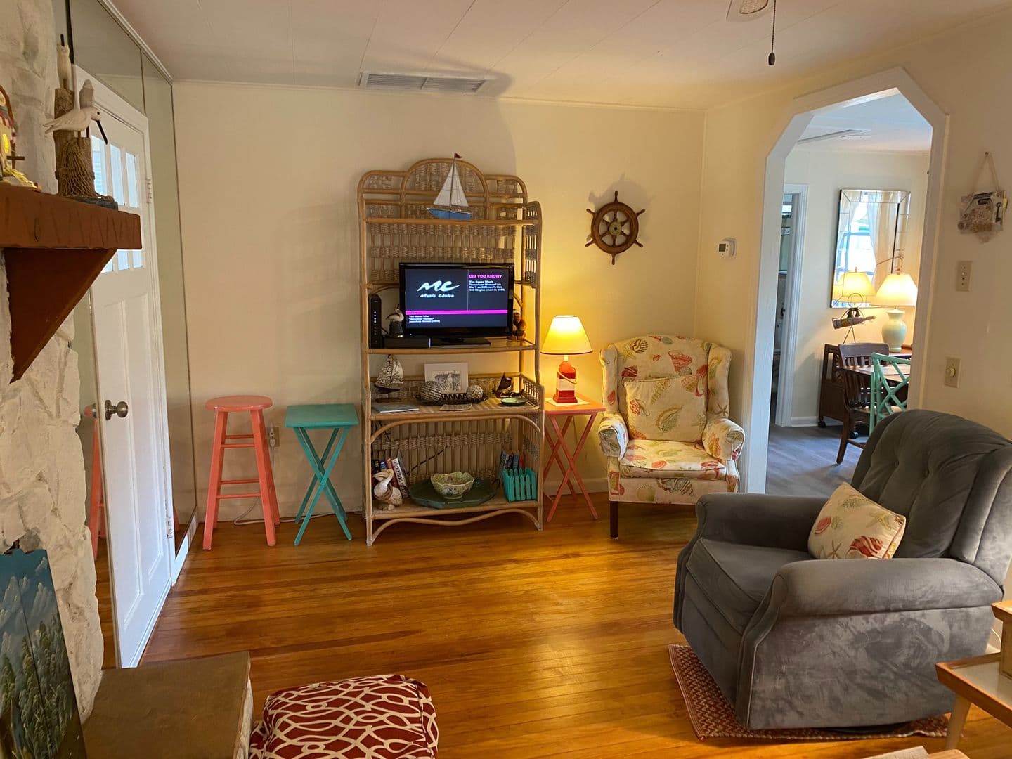 Nokomis House: 908 Albee Rd - Nokomis Beachy Bungalow