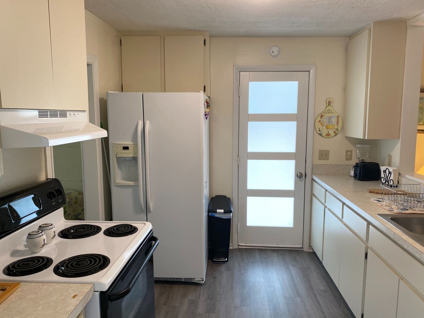 Nokomis House: 908 Albee Rd - Nokomis Beachy Bungalow