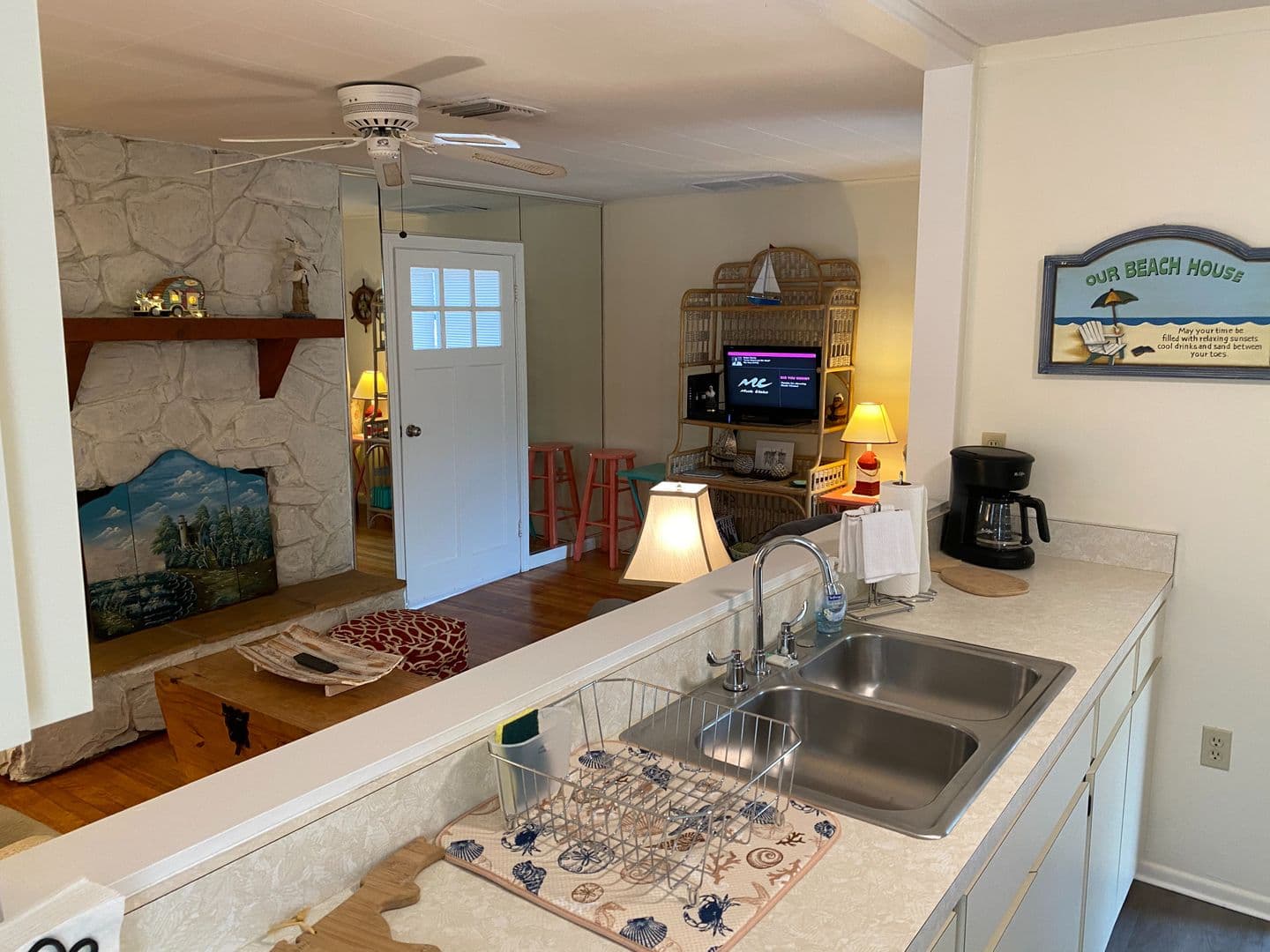 Nokomis House: 908 Albee Rd - Nokomis Beachy Bungalow