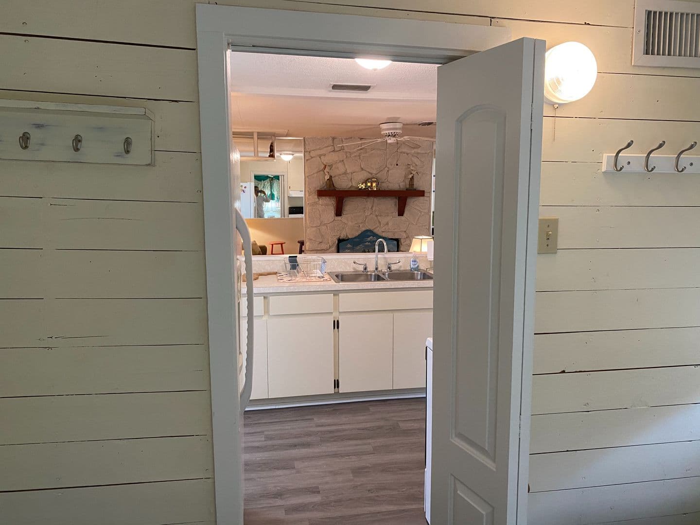 Nokomis House: 908 Albee Rd - Nokomis Beachy Bungalow