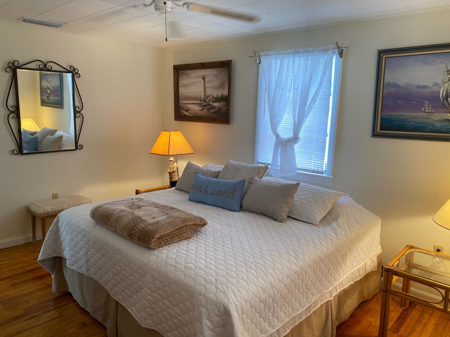 Nokomis House: 908 Albee Rd - Nokomis Beachy Bungalow