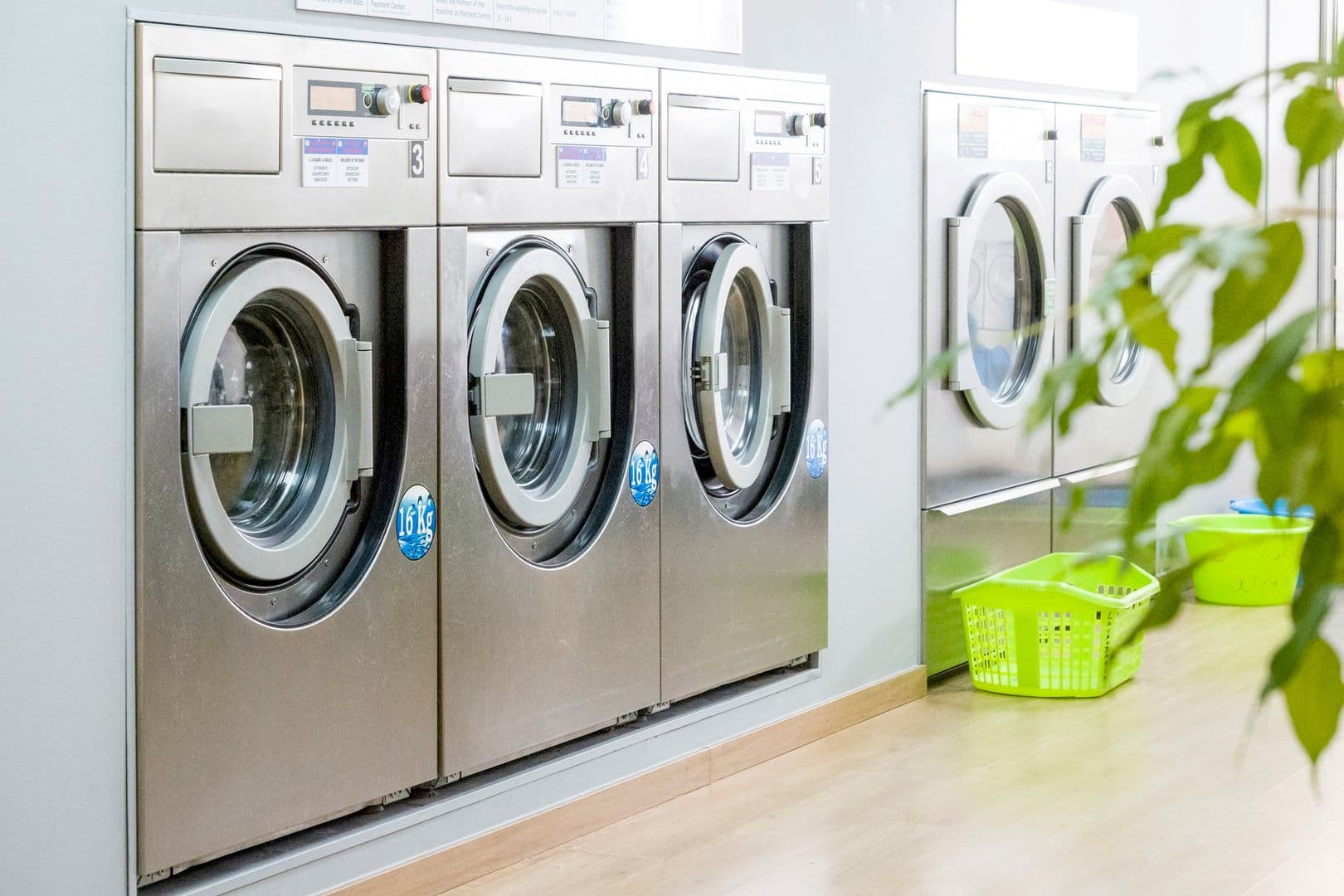 Copley Apartment: 120 Montrose Avenue W