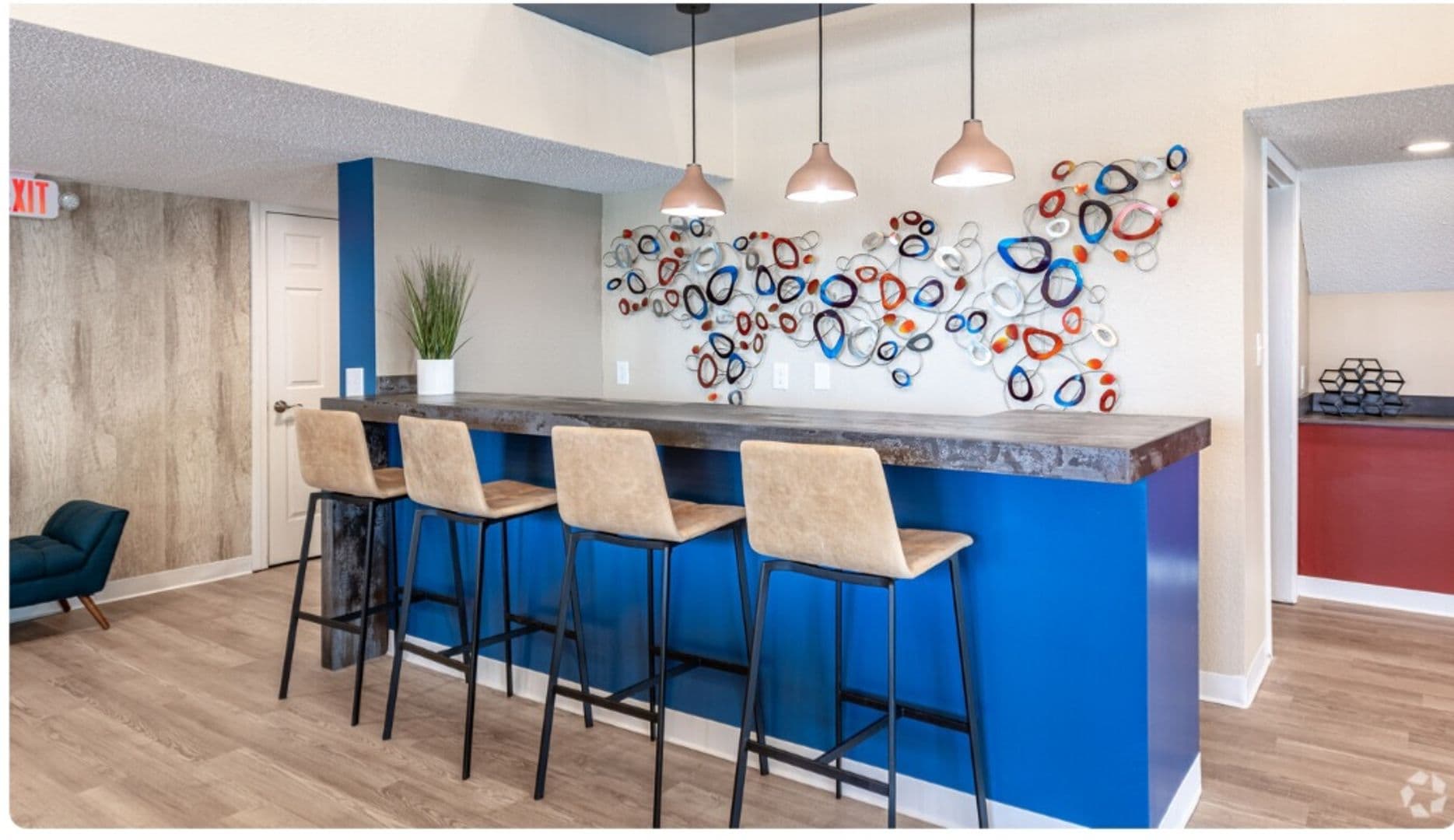 Copley Apartment: 120 Montrose Avenue W