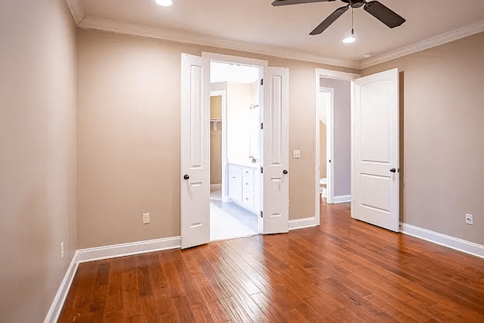 Oxford House: 606 Crooked Lake