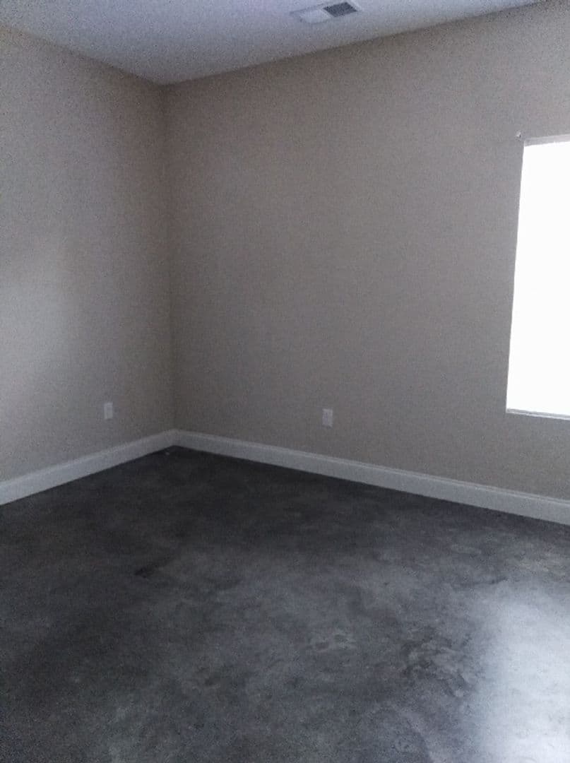 Oxford House: 408 Shady Park Cove
