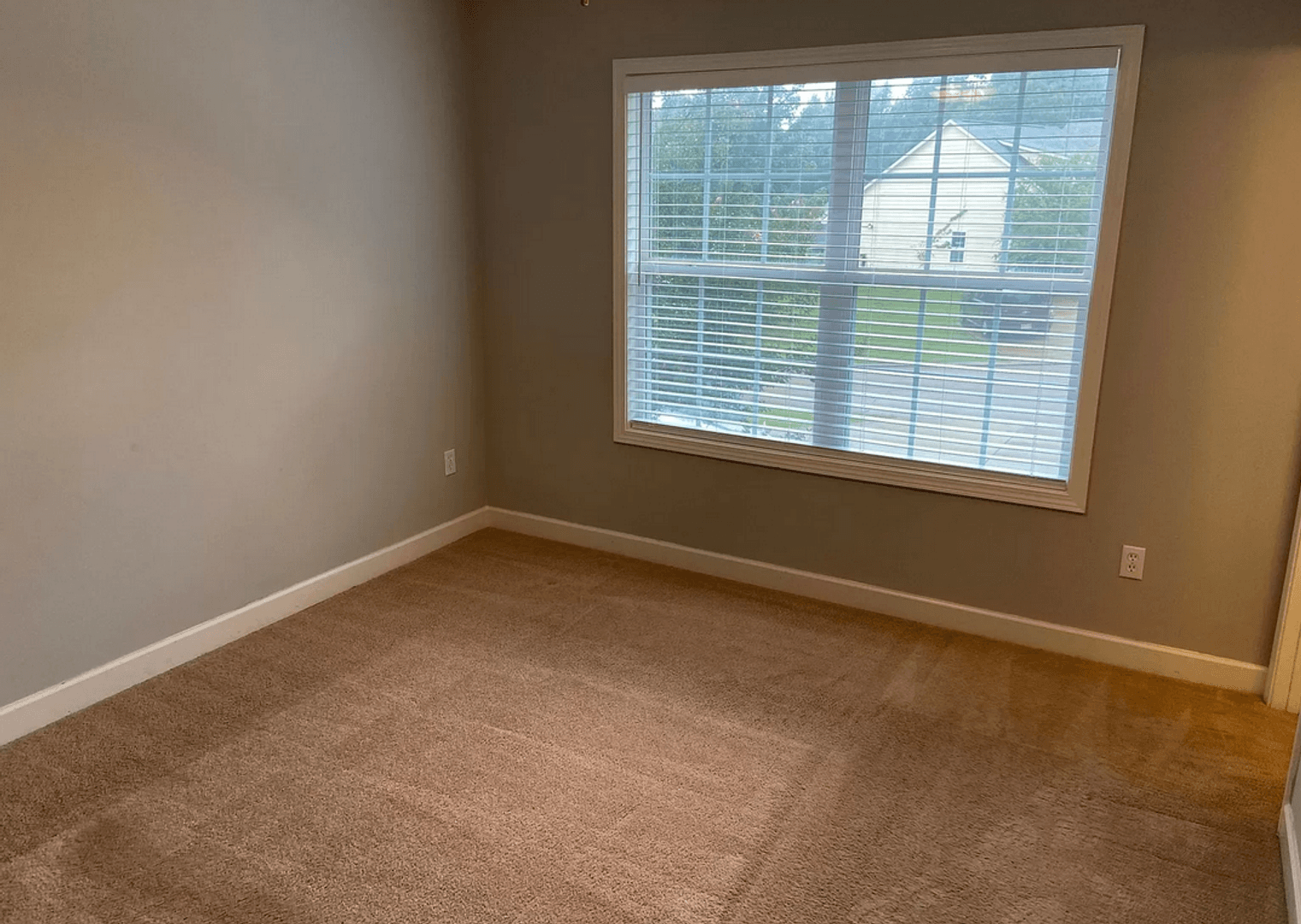 Oxford House: 311 Countryview