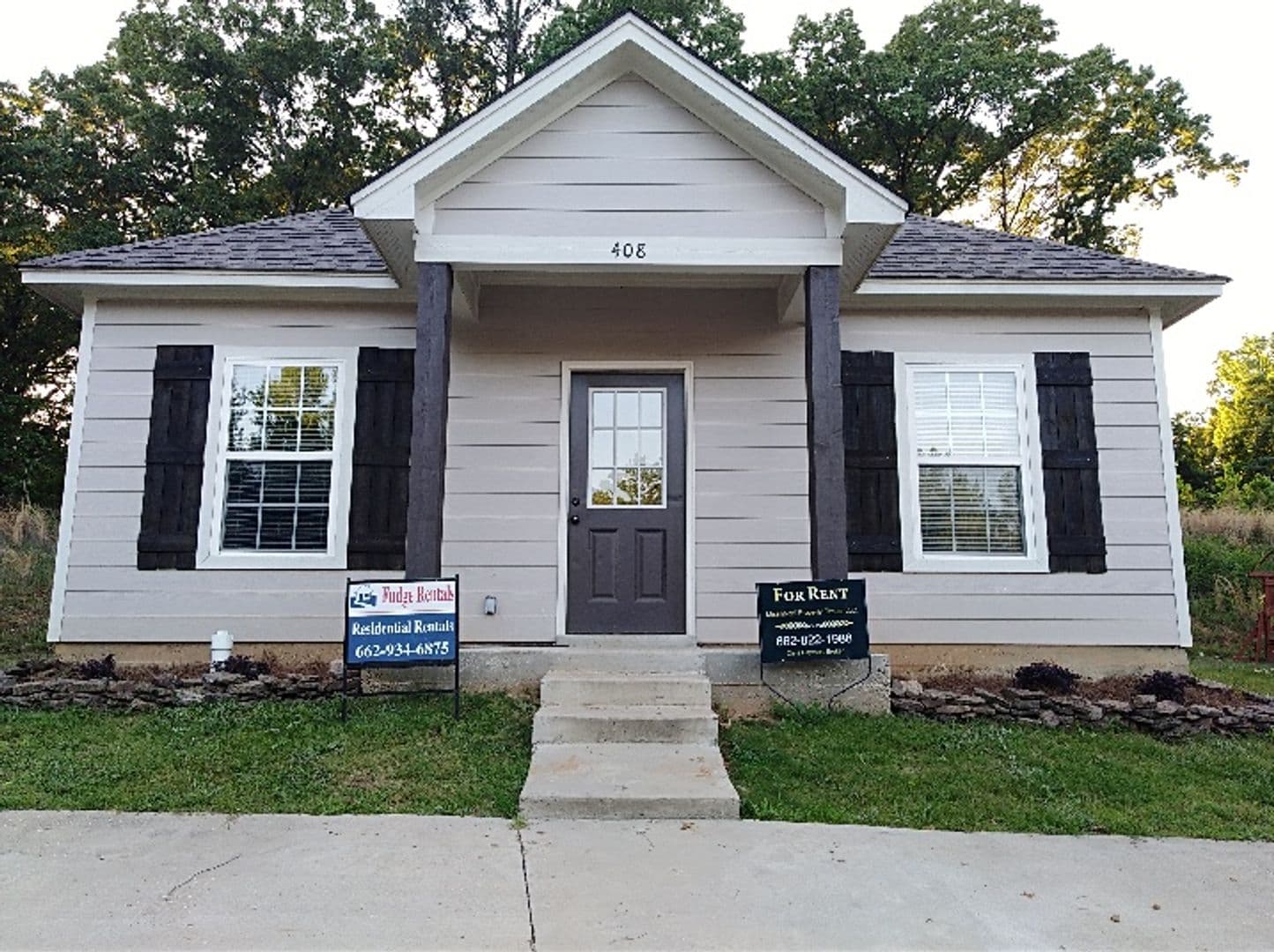 Oxford House: 408 Shady Park Cove