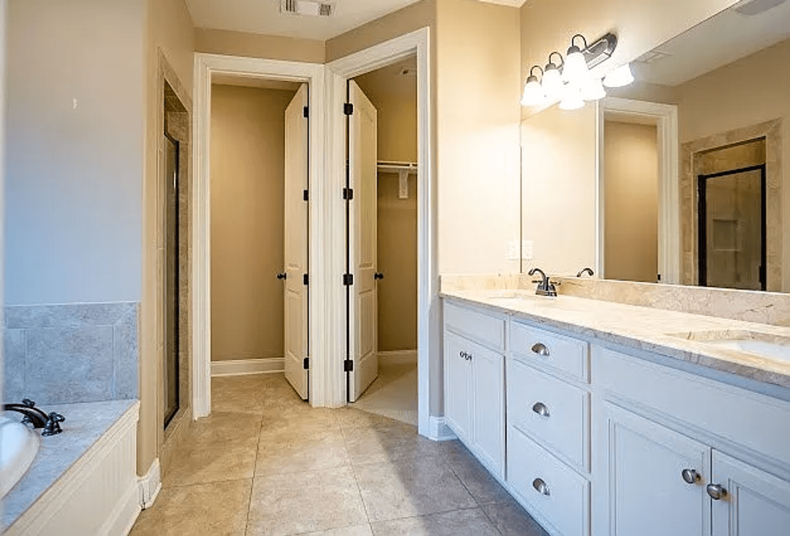 Oxford House: 606 Crooked Lake