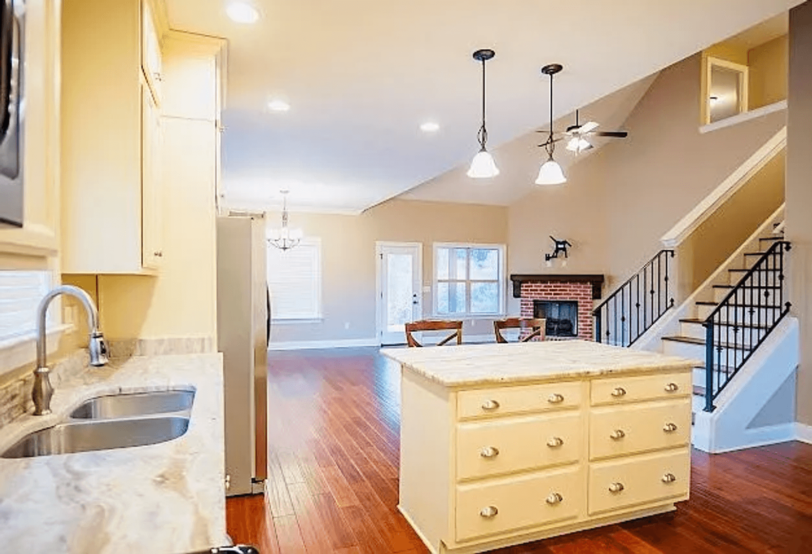 Oxford House: 606 Crooked Lake