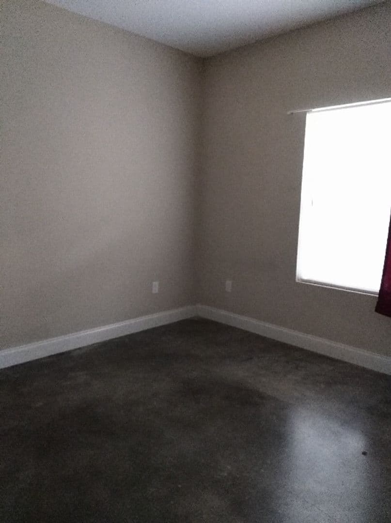 Oxford House: 408 Shady Park Cove
