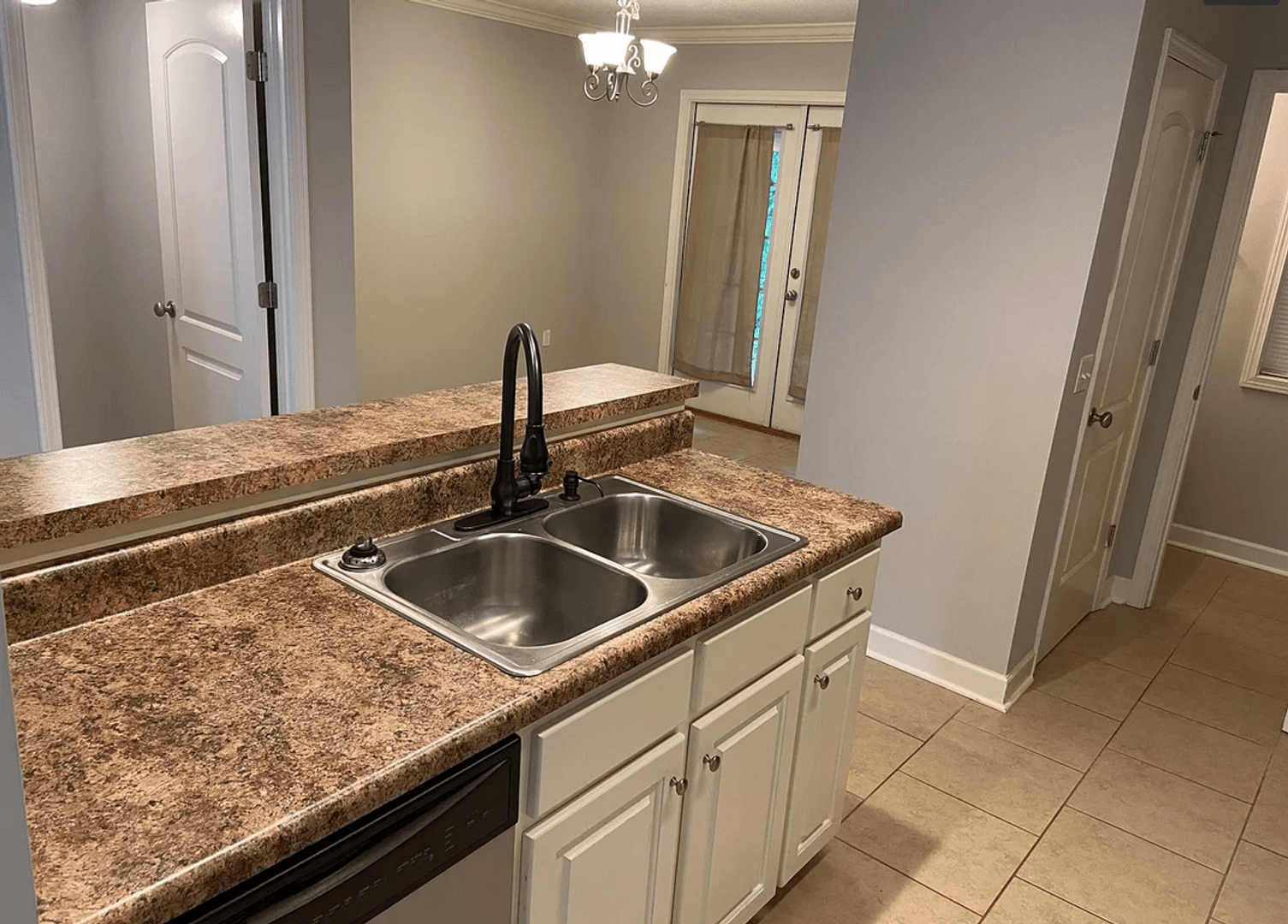 Oxford House: 311 Countryview