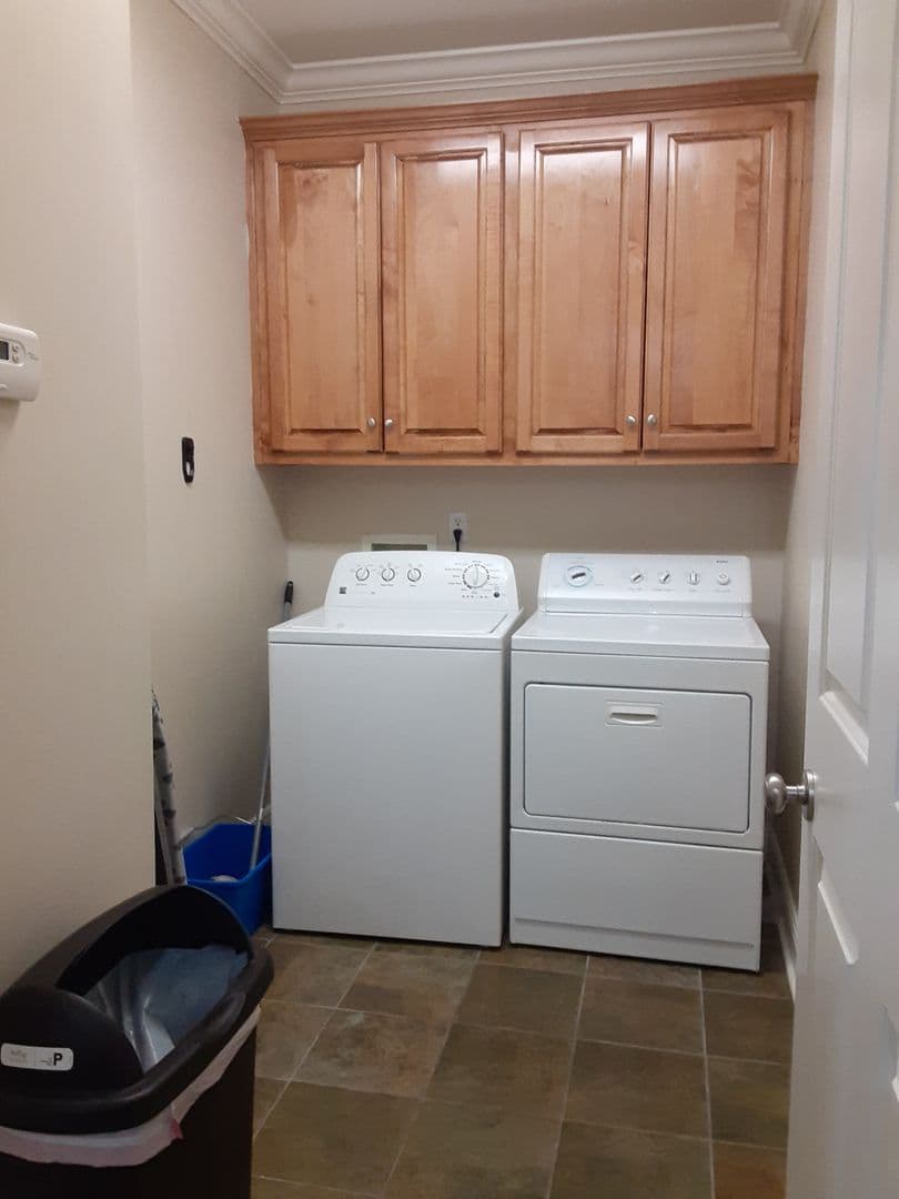 Oxford House: 1524 East Jackson Ave
