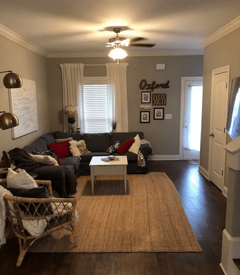 Oxford House: 410 Walker Circle