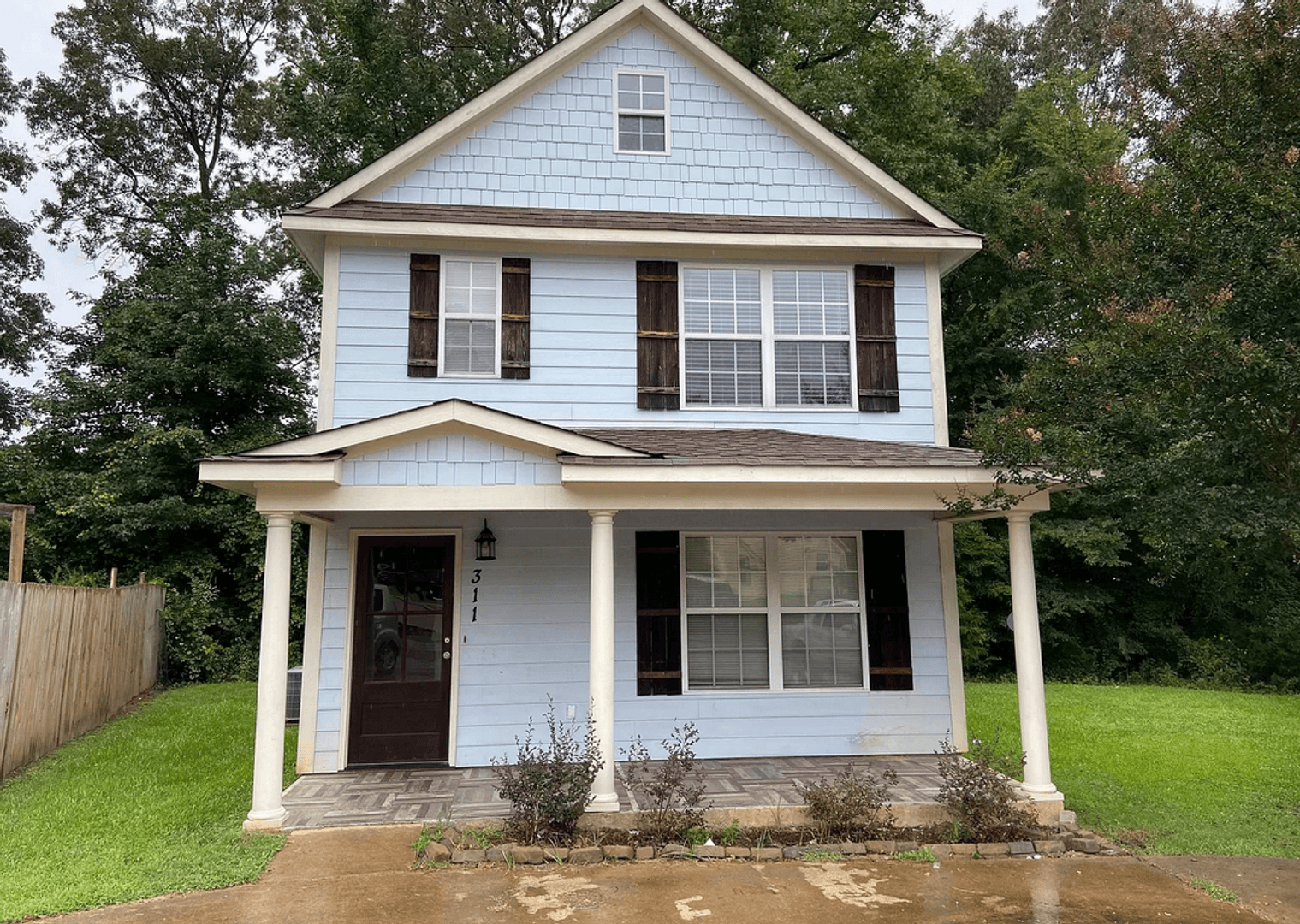 Oxford House: 311 Countryview