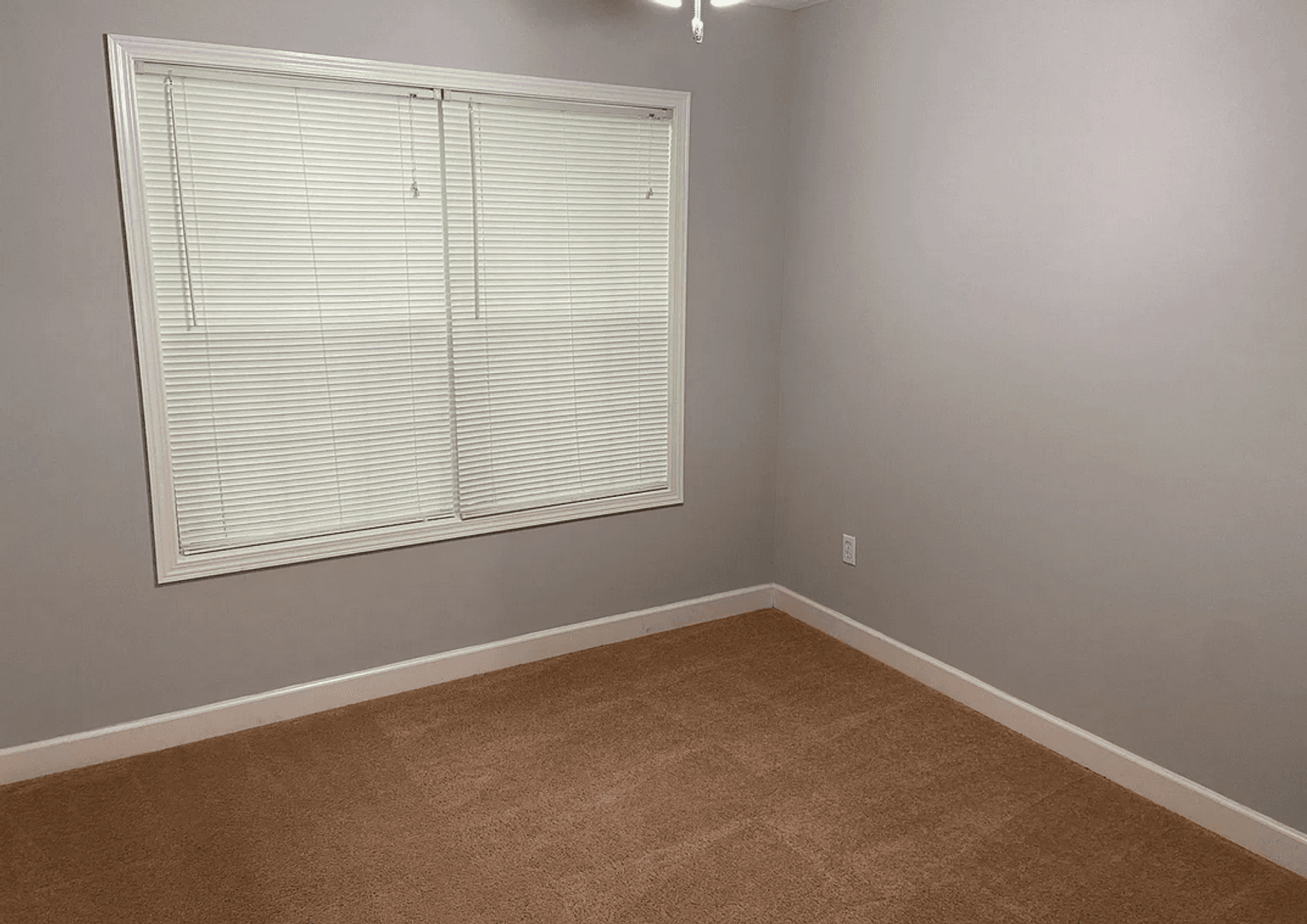 Oxford House: 311 Countryview