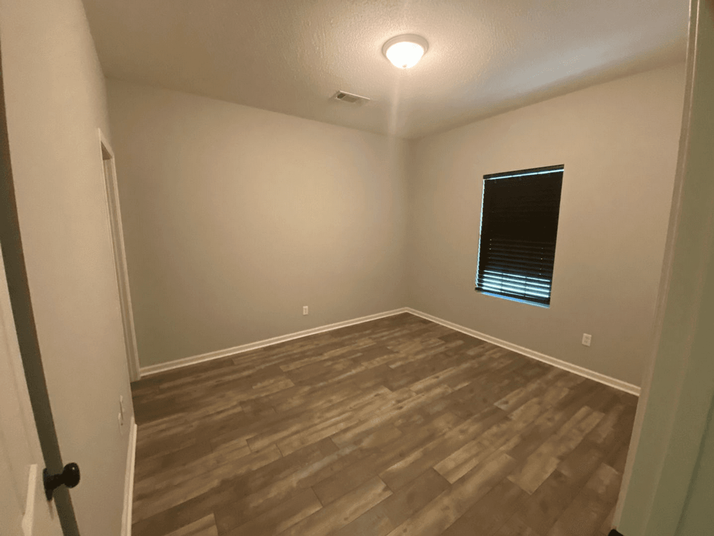 Oxford House: 406 Shady Park Cove