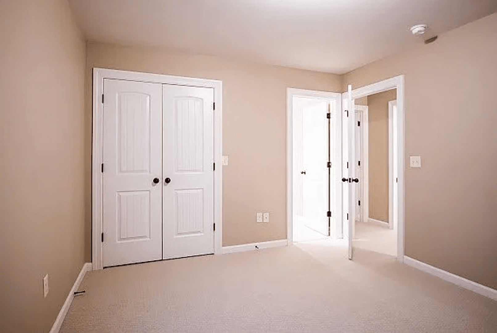 Oxford House: 606 Crooked Lake